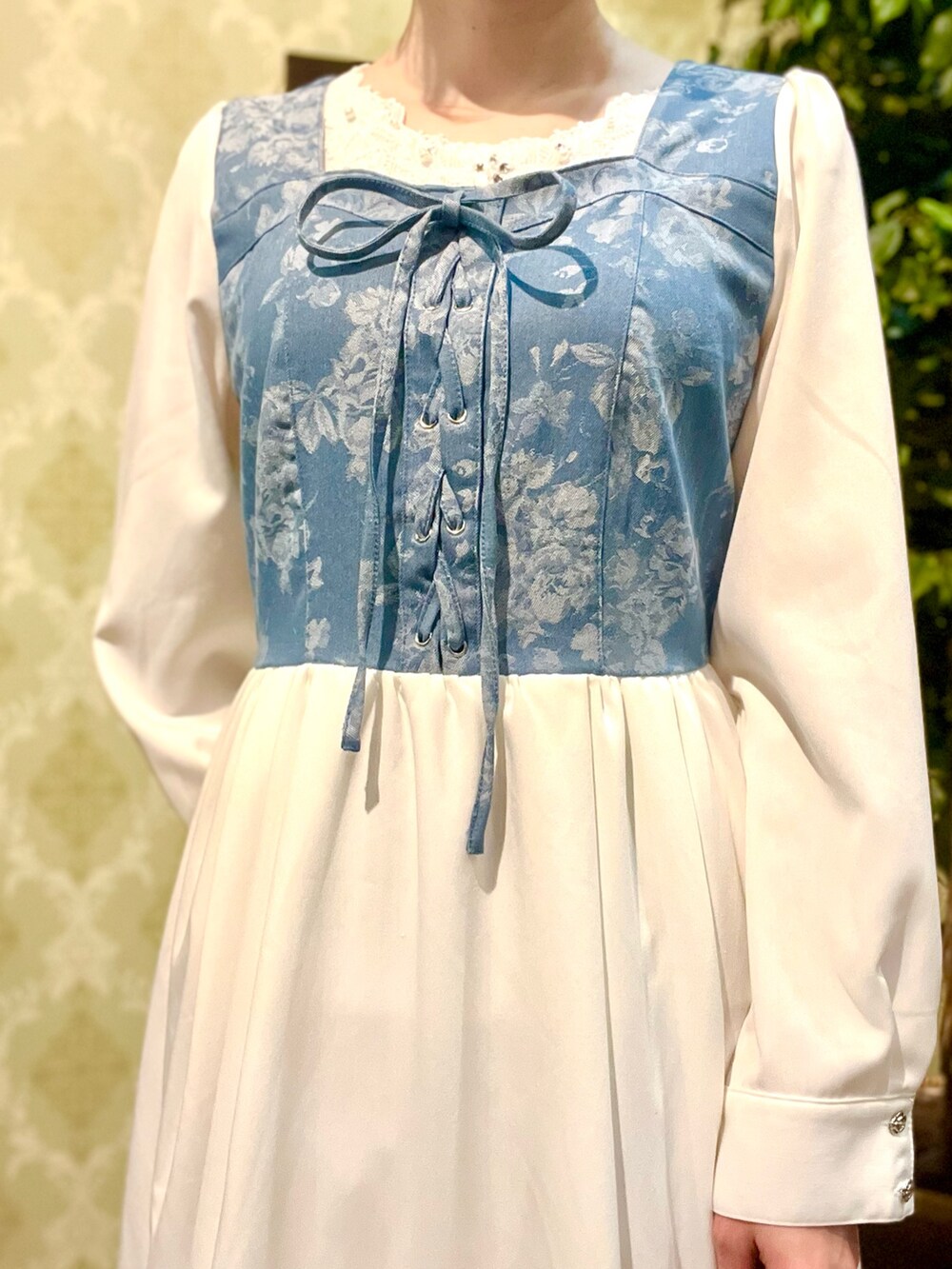 「春めき満開コーデ、春色、大人カジュアル、ワンピース、休日スタイル、デートコーデ、お出かけコーデ、リボン、axes femme、春服コーデ、大人ガーリー、お花見コーデ、ワンピーススタイル、デイリーカジュアル、花柄」|「axes femmeのレースアップデニムベレー(ハンチング/ベレー帽、ブルー系)」を使った、ハナミズキさん(レディース・158cm)の春コーディネートの9枚目の写真