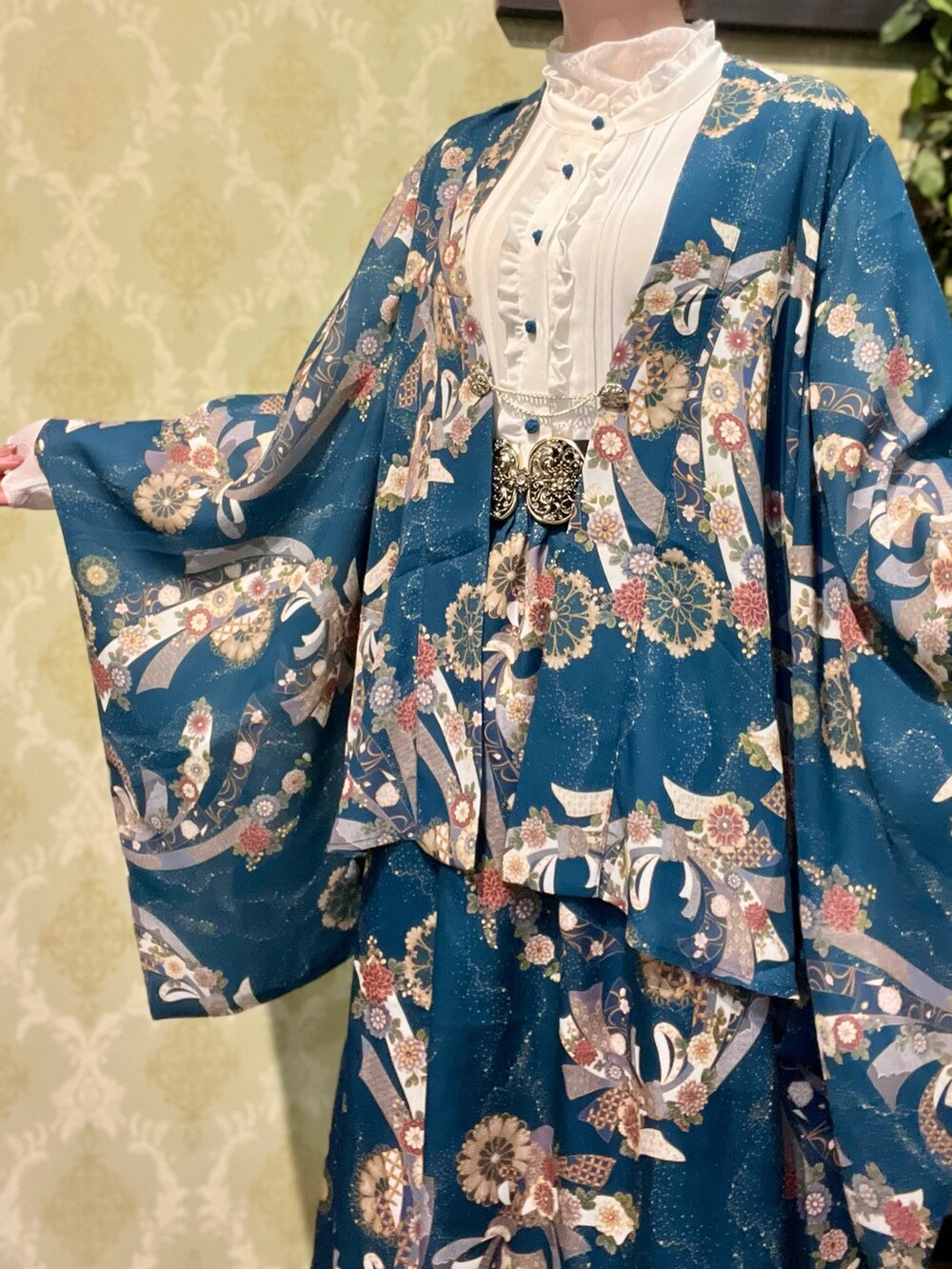 「春めき満開コーデ、キャップ、ワンピース、デートコーデ、休日スタイル、お出かけコーデ、axes femme、オトナカワイイ、お花見コーデ、レイヤードスタイル、ワンピーススタイル、着物」|「axes femmeの燦爛柄ワンピース(ワンピース、ブルー系)」を使った、ハナミズキさん(レディース・158cm)の春コーディネートの8枚目の写真