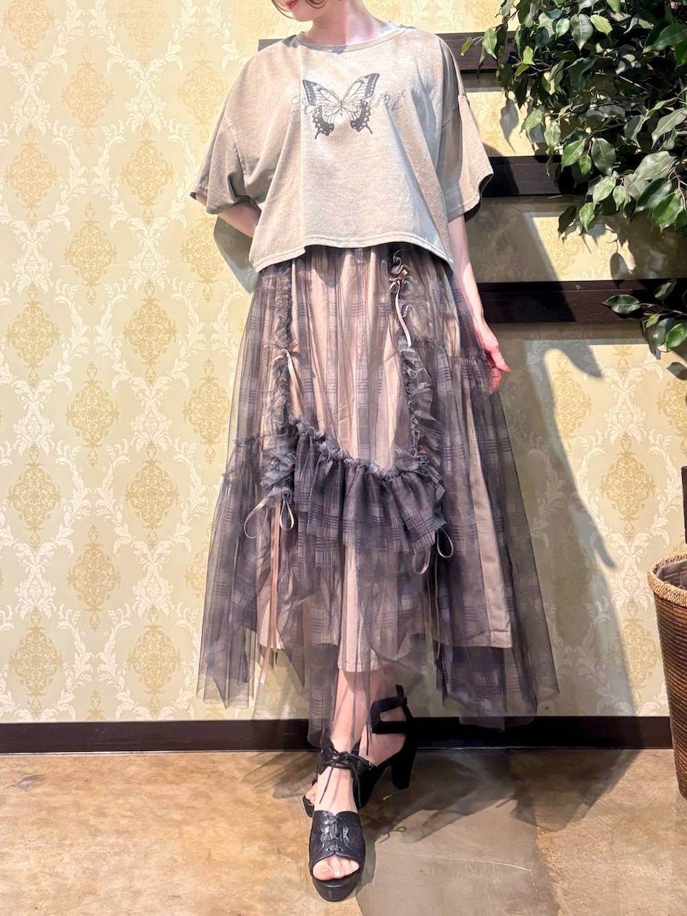 「サンダル、ショルダーバッグ、デートコーデ、ロングスカート、キャップ、きれいめカジュアル、レイヤードスタイル、シアートップス、夏コーデ、axes femme、おでかけコーデ、大人ファッション、カジュアルスタイル、オトナカジュアル、大人可愛い」｜「axes femmeの総レースキャスケット（キャスケット、ブラック系）」を使った、ハナミズキさん（レディース・158cm）の夏コーディネートの7枚目の写真