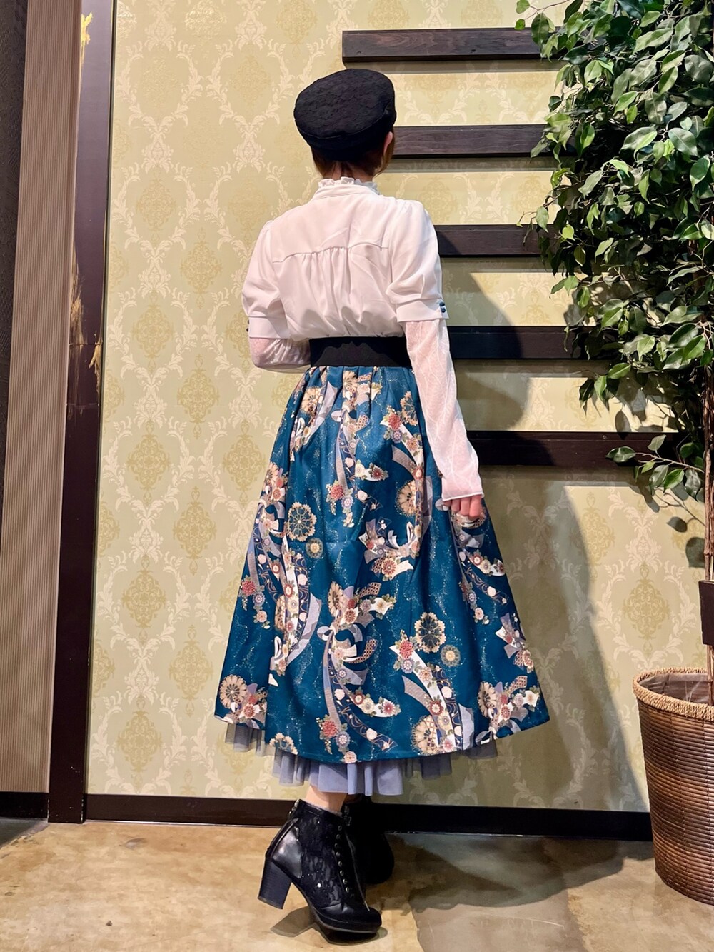 「春めき満開コーデ、キャップ、ワンピース、デートコーデ、休日スタイル、お出かけコーデ、axes femme、オトナカワイイ、お花見コーデ、レイヤードスタイル、ワンピーススタイル、着物」|「axes femmeの燦爛柄ワンピース(ワンピース、ブルー系)」を使った、ハナミズキさん(レディース・158cm)の春コーディネートの6枚目の写真