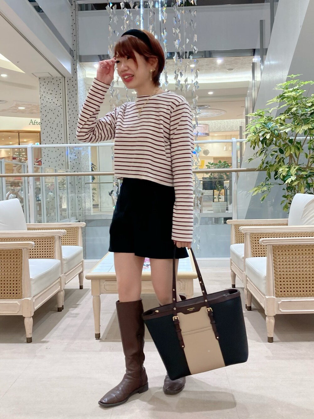 「プチプラ、カジュアルコーデ、低身長女子、トートバッグ」｜「& chouetteのバイカラーベルトデザインA4トートバッグ【仕事・通勤・通学】（トートバッグ、ブラック系）」を使った、yosshiii0725さん（レディース・154cm）の冬コーディネートの2枚目の写真