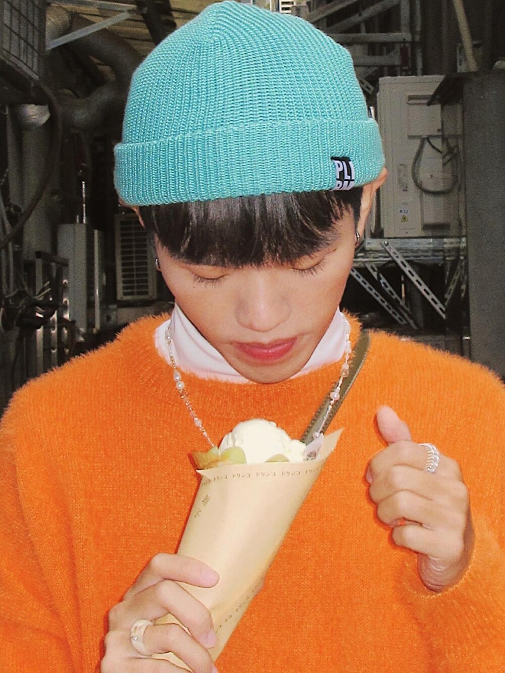 「PBLIMのPAGEBOYLIM/カラフルビーニー（ニットキャップ/ビーニー、グリーン系）」を使った、Hsuanさん（メンズ・174cm）の冬コーディネートの2枚目の写真
