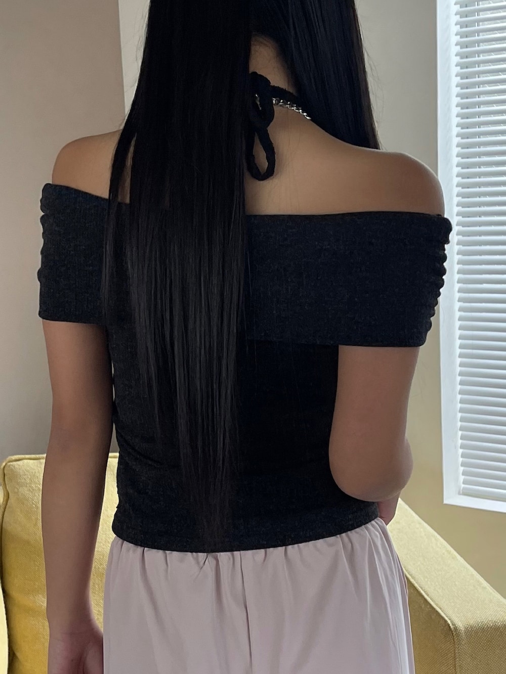 「モノトーン」｜「VQのHem lace Layered Off the shoulder Short sleeve T-shirt / 裾レースレイヤード ホルターネック オフショルダー 半袖T / 裾からチラッと見えるレースが可愛いオフショルダー。（Tシャツ/カットソー、ブラック系）」を使った、additionstoreさん（レディース・160cm）の春コーディネートの3枚目の写真