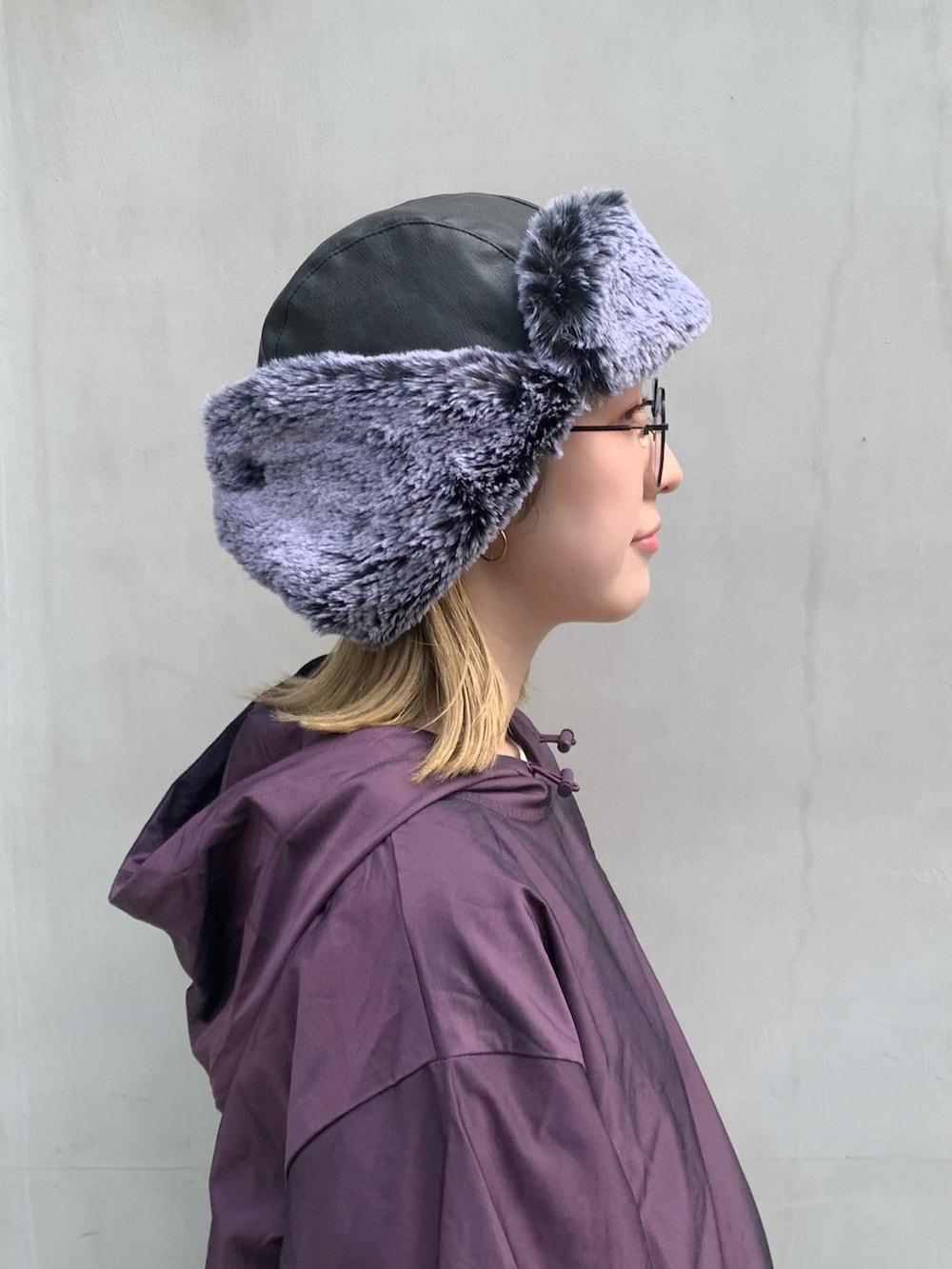 「HUF、トラッパーキャップ、トラッパー、イヤーフラップキャップ、フライトキャップ、アノラックパーカー、スラックス、スポーツミックス、秋服コーデ、シンプル、マウンテンパーカー」｜「HUFのHUF INTERGALACTIC AVIATOR HAT / ハフ（ハット、ブラック系）」を使った、ishishi30さん（レディース・155cm）の秋コーディネートの3枚目の写真