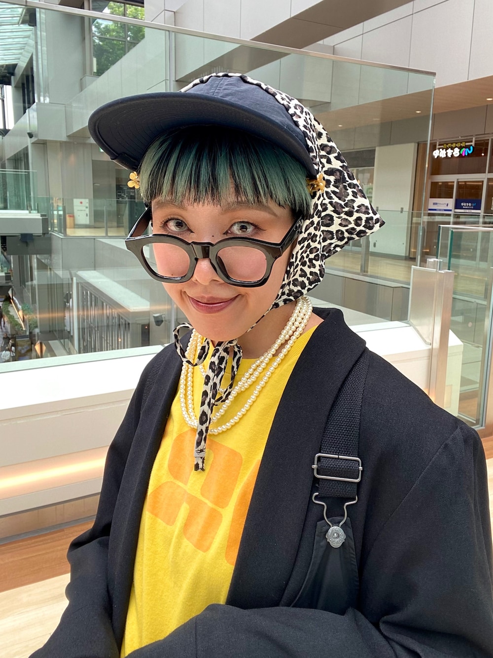 「今日のコーデ、やっぱり帽子が好き、スポーツミックス、バブーシュカ、スカーフ、キャップ、レイヤードコーデ、ジャケット、ベスト、ハーフパンツ、ルーズソックス、厚底シューズ、おしゃれさんと繋がりたい、いいね&フォロー よろしくお願いします☺︎」|「arthのarth Nylon Shield Taffeta Cap / アース(キャップ、ブラック系)」を使った、サトエリさん(レディース・155cm)の夏コーディネートの8枚目の写真