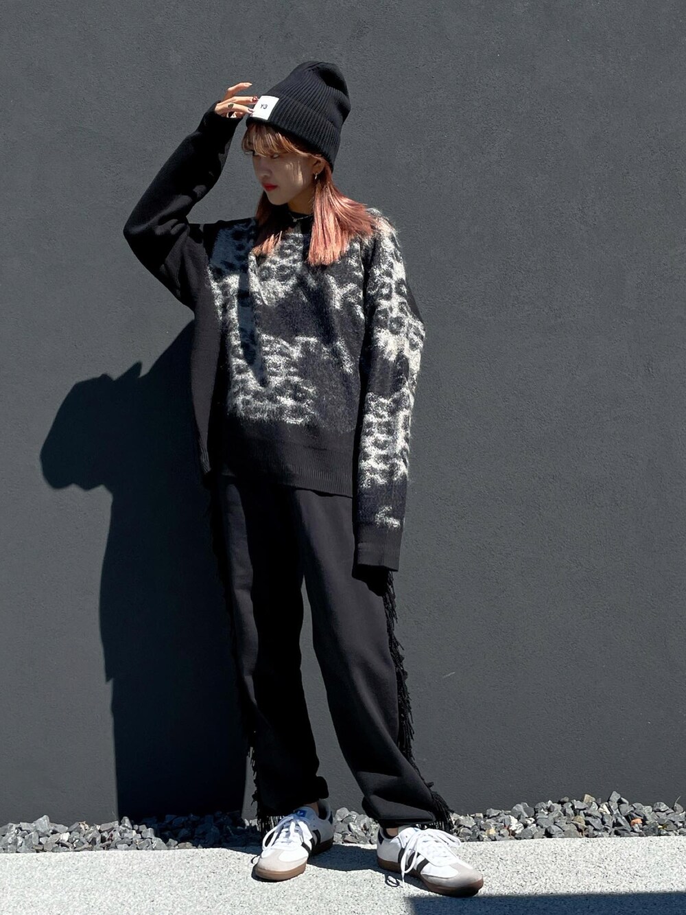 「秋服準備はじめました、FACETASM、ワイスリー(Y-3)、ファセッタズム、今日のコーデ、秋服、大人女子、休日スタイル、パンツスタイル、韓国ファッション、スウェットパンツ、ニットコーデ、ブラックコーデ、ひょう柄、柄」｜「FACETASMのアイテム（パンツ、ブラック系）」を使った、mayさん（レディース・164cm）の秋コーディネートの3枚目の写真