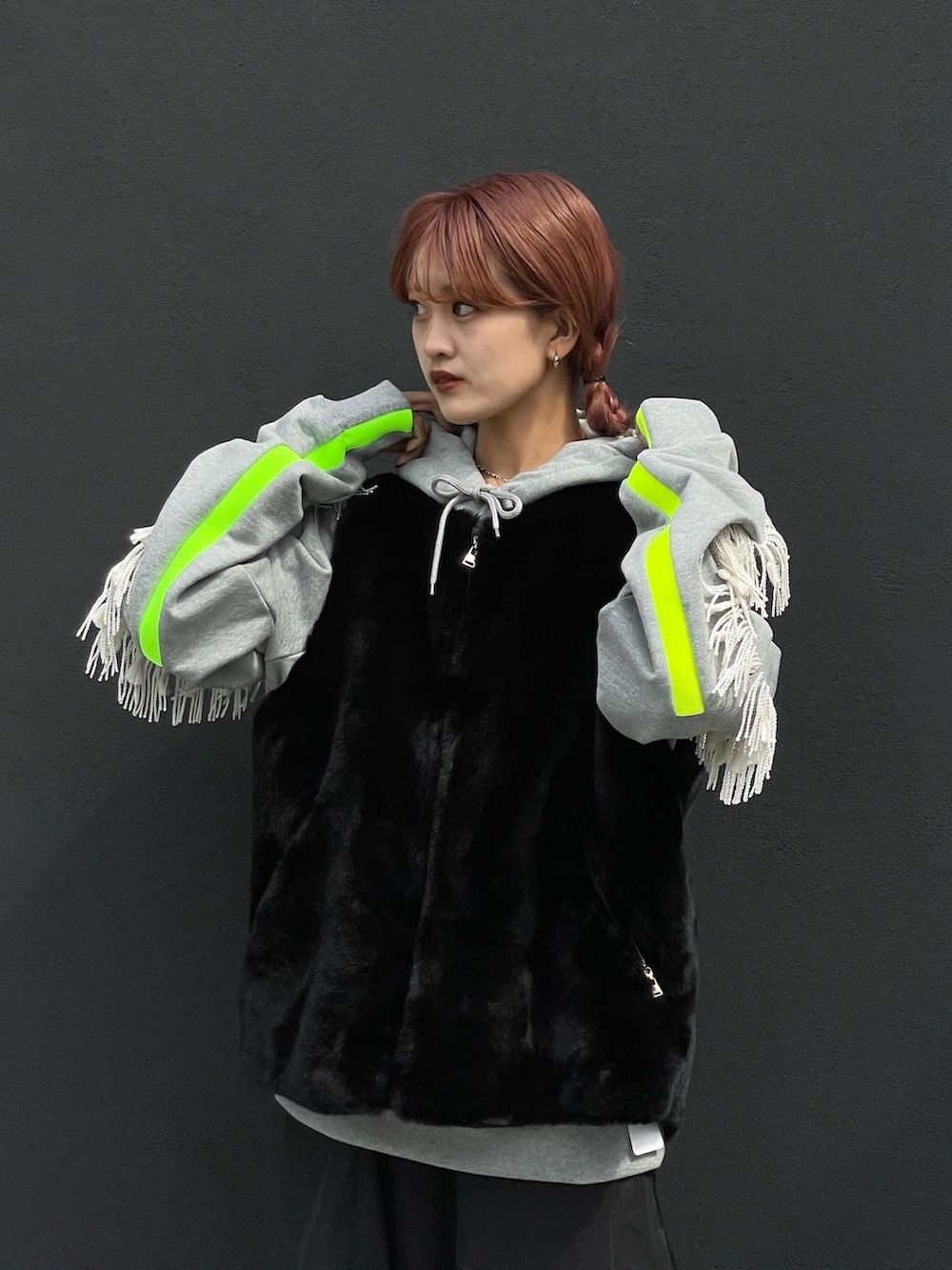 「秋先取りコーデ、休日スタイル、パンツスタイル、オトナカワイイ、休日コーデ、いいね、save、フォローお願いします🤑、骨格ウェーブ、スカート、ワンピースコーデ、お洒落さんとつながりたい、ファー、メンズライク、メンズコーデ、ユニセックス、ユニセックスコーデ」｜「CULLNIのアイテム（ベスト、ブラック系）」を使った、mayさん（レディース・164cm）の秋コーディネートの3枚目の写真