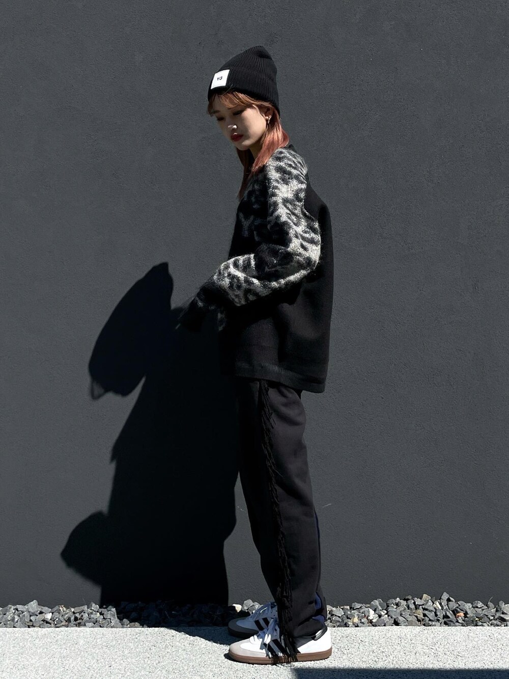 「秋服準備はじめました、FACETASM、ワイスリー(Y-3)、ファセッタズム、今日のコーデ、秋服、大人女子、休日スタイル、パンツスタイル、韓国ファッション、スウェットパンツ、ニットコーデ、ブラックコーデ、ひょう柄、柄」｜「FACETASMのアイテム（パンツ、ブラック系）」を使った、mayさん（レディース・164cm）の秋コーディネートの5枚目の写真