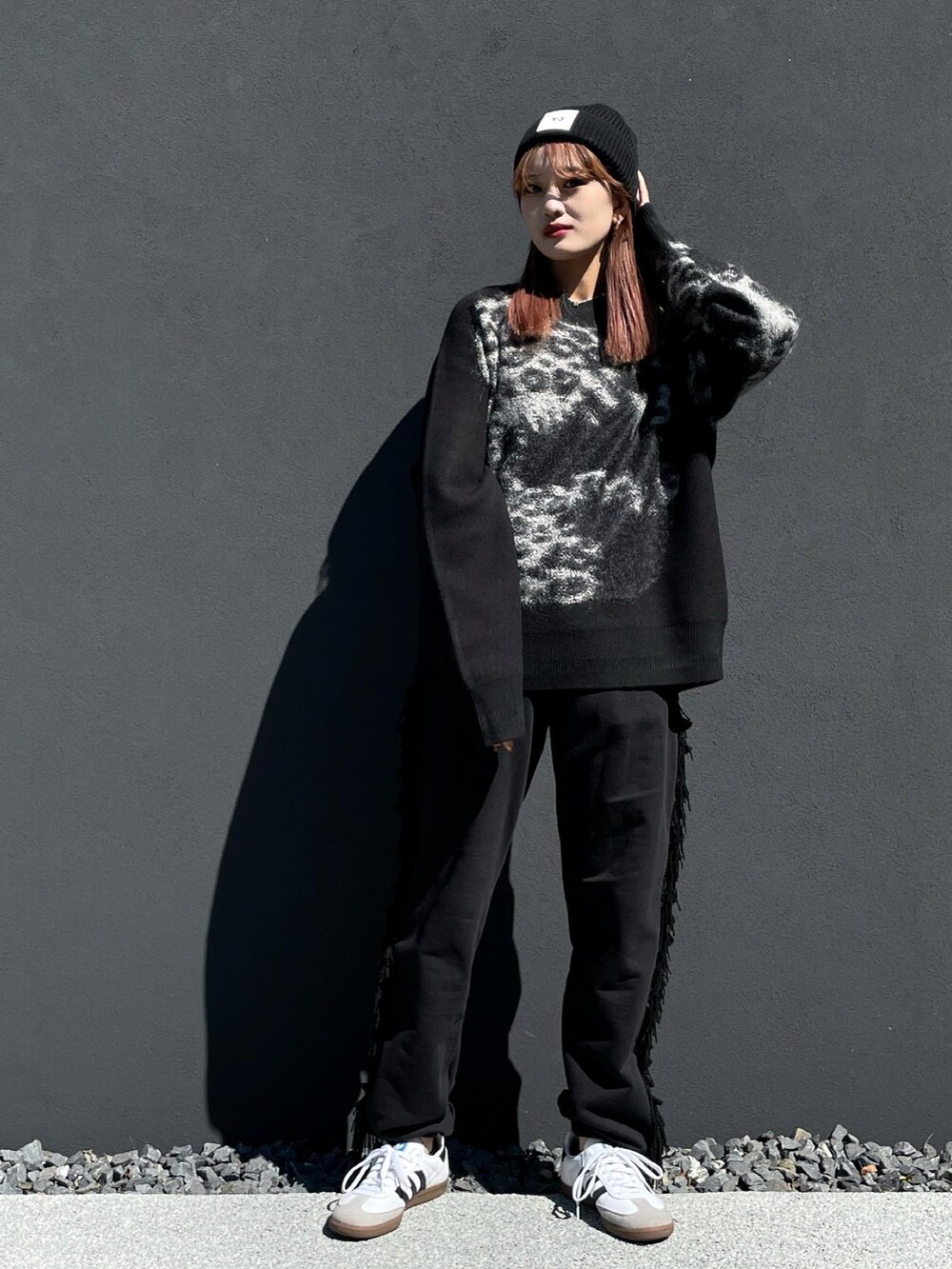 「秋服準備はじめました、FACETASM、ワイスリー(Y-3)、ファセッタズム、今日のコーデ、秋服、大人女子、休日スタイル、パンツスタイル、韓国ファッション、スウェットパンツ、ニットコーデ、ブラックコーデ、ひょう柄、柄」｜「FACETASMのアイテム（パンツ、ブラック系）」を使った、mayさん（レディース・164cm）の秋コーディネートの4枚目の写真