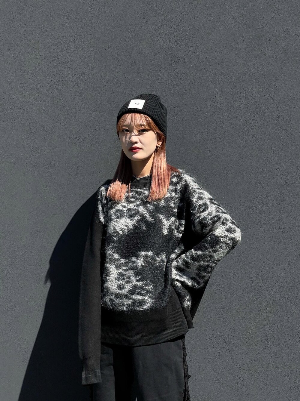 「秋服準備はじめました、FACETASM、ワイスリー(Y-3)、ファセッタズム、今日のコーデ、秋服、大人女子、休日スタイル、パンツスタイル、韓国ファッション、スウェットパンツ、ニットコーデ、ブラックコーデ、ひょう柄、柄」｜「FACETASMのアイテム（パンツ、ブラック系）」を使った、mayさん（レディース・164cm）の秋コーディネートの2枚目の写真