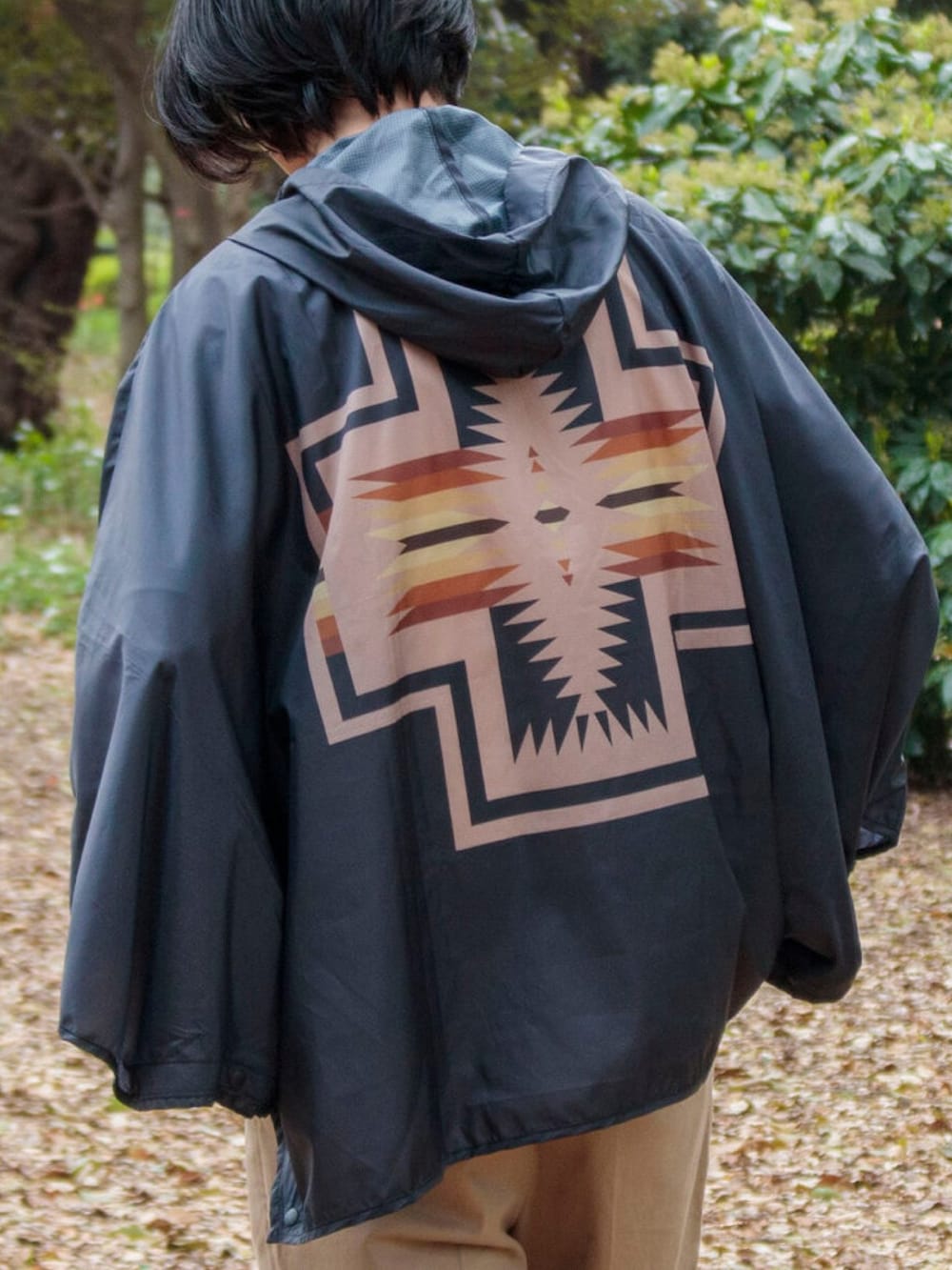 須山(FREDY & GLOSTER EC)｜PENDLETONのポンチョを使った 