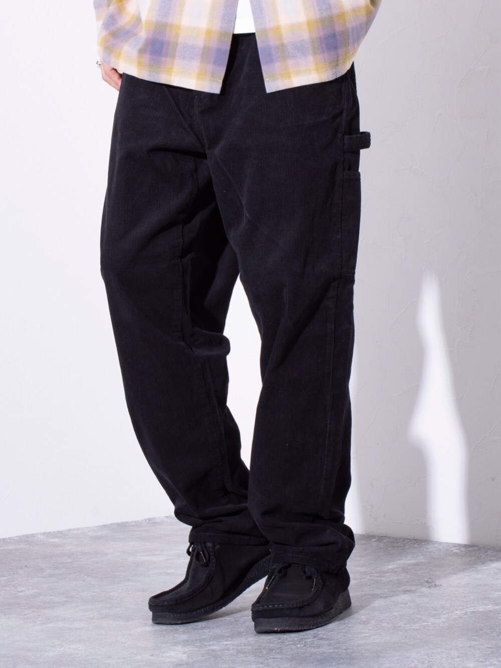 グリーン系のシャツ/ブラウス、ブラック系のその他パンツを着用したメンズの夏コーディネートの3枚目の写真