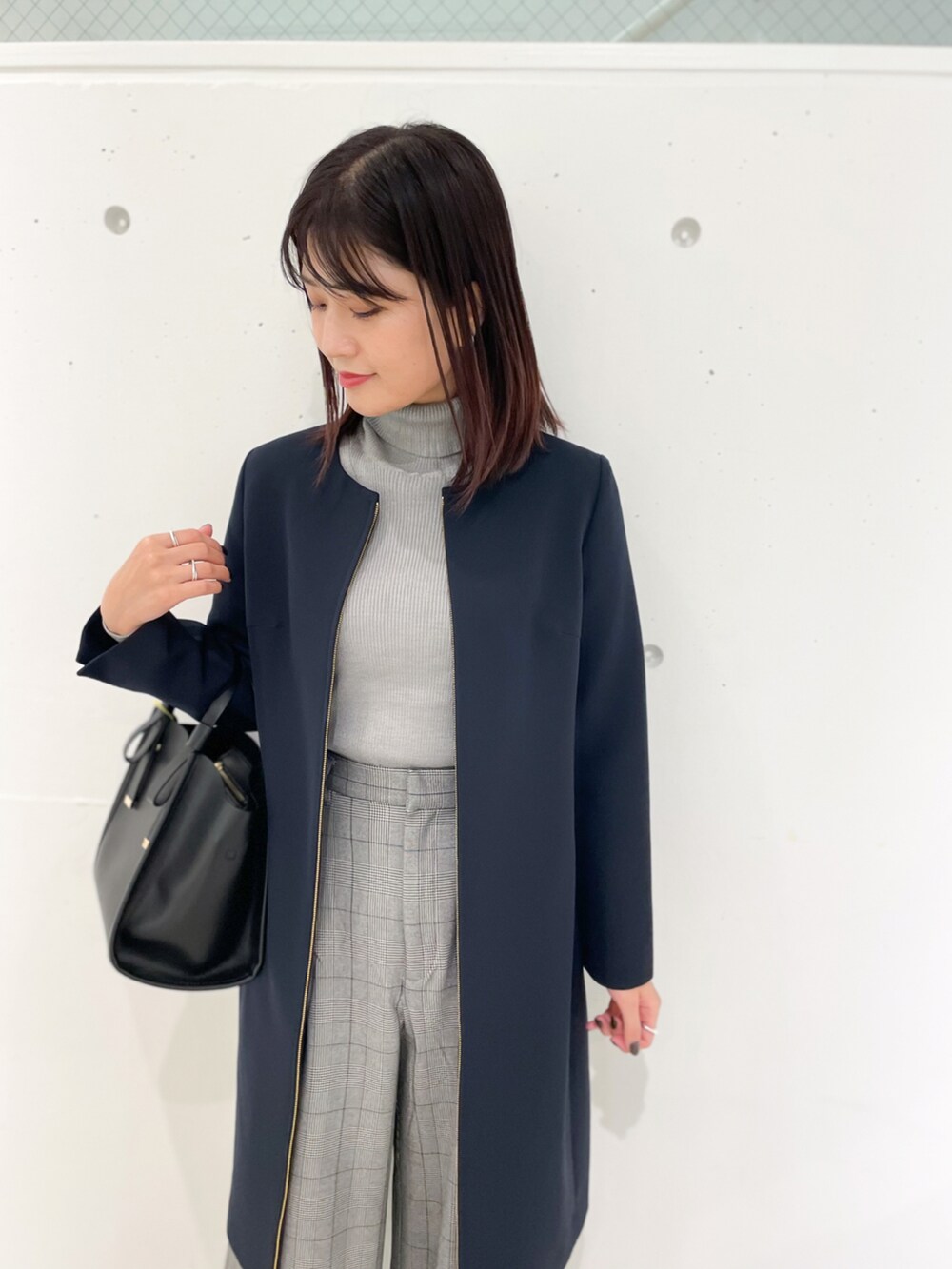 「パンプス、オフィス、タートルネック、プチプラ、お仕事スタイル、オフィススタイル、オフィスカジュアル、お仕事コーデ、お仕事、オフィスコーデ」｜「ROPE' PICNICの【360°ウルトラストレッチ】ワンピース（ノーカラーコート、ブルー系）」を使った、MAMIさん（レディース・156cm）の秋コーディネートの3枚目の写真