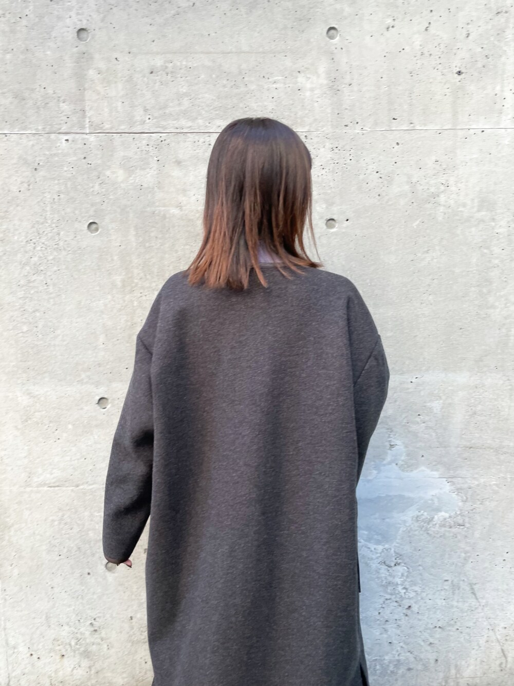 「ブーツ、冬コーデ、休日スタイル、冬、パイピング、シンプルコーデ、ミニバッグ、秋冬コーデ、パイピングコート、チェック柄に恋してる」｜「ROPE' PICNICのマルチウェイコート（その他アウター、グレー系）」を使った、MAMIさん（レディース・156cm）の冬コーディネートの4枚目の写真