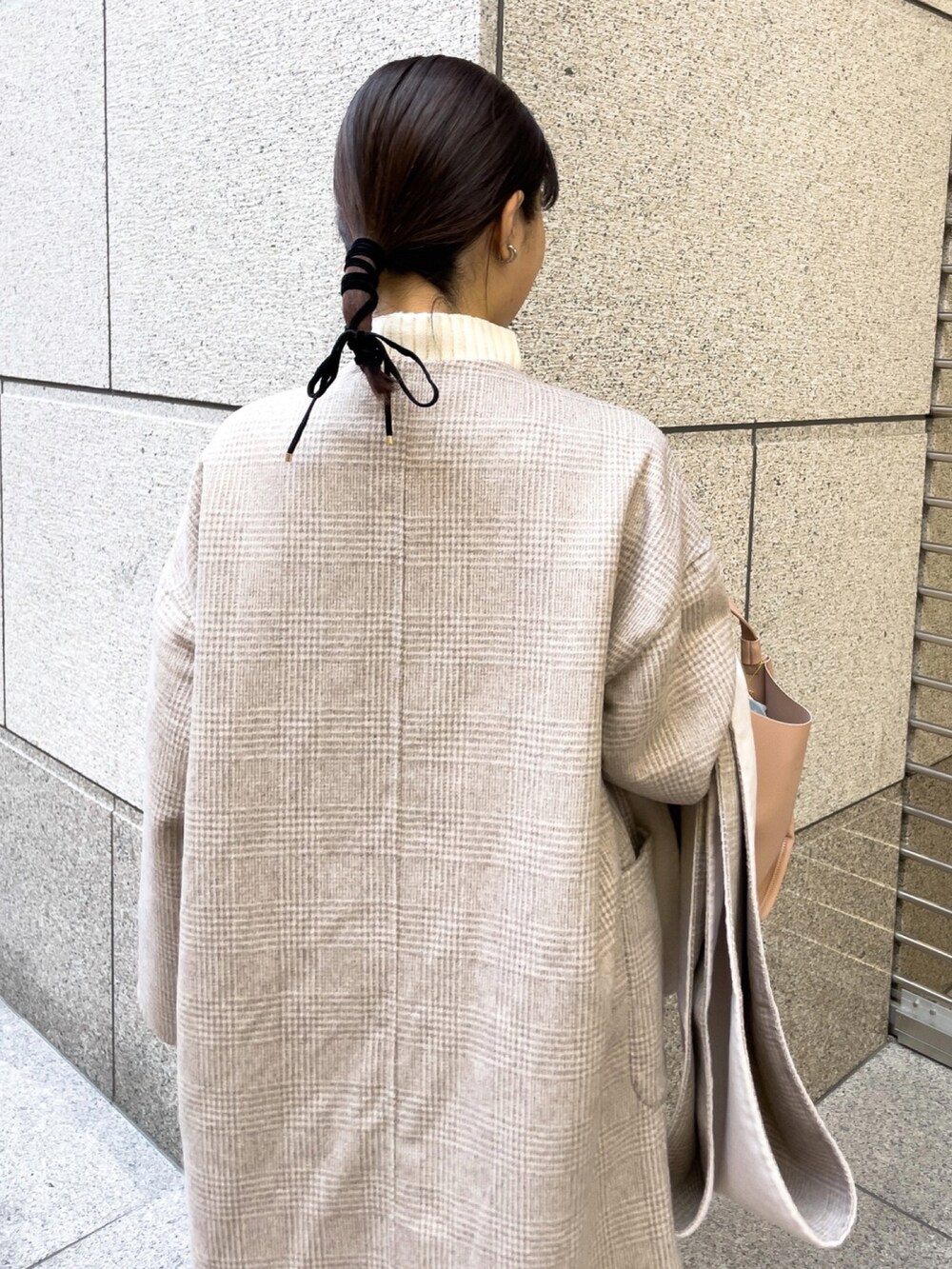 「チェック、ブーツ、カラーパンツ、チェック柄、リバーシブル、休日スタイル、リバーシブルコート、チェック柄コート、プチプラコーデ、チェック柄に恋してる」｜「ROPE' PICNICの【WEB限定カラー:ブラウン】リブ切替プルオーバー（ニット/セーター、ホワイト系）」を使った、MAMIさん（レディース・156cm）の秋コーディネートの4枚目の写真