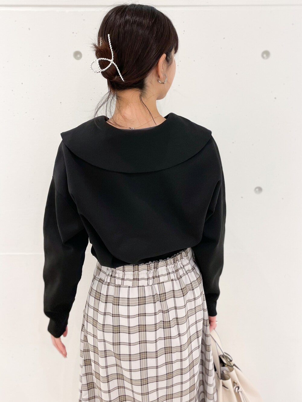 「カーディガン、ブーツ、冬コーデ、休日スタイル、プチプラ、あったかコーデ、ビッグカラー、チェック柄に恋してる、私の推しブランド」｜「ROPE' PICNICの【2WAY】スポンジニットビックカラーカーディガン（カーディガン/ボレロ、ブラック系）」を使った、MAMIさん（レディース・156cm）の冬コーディネートの4枚目の写真