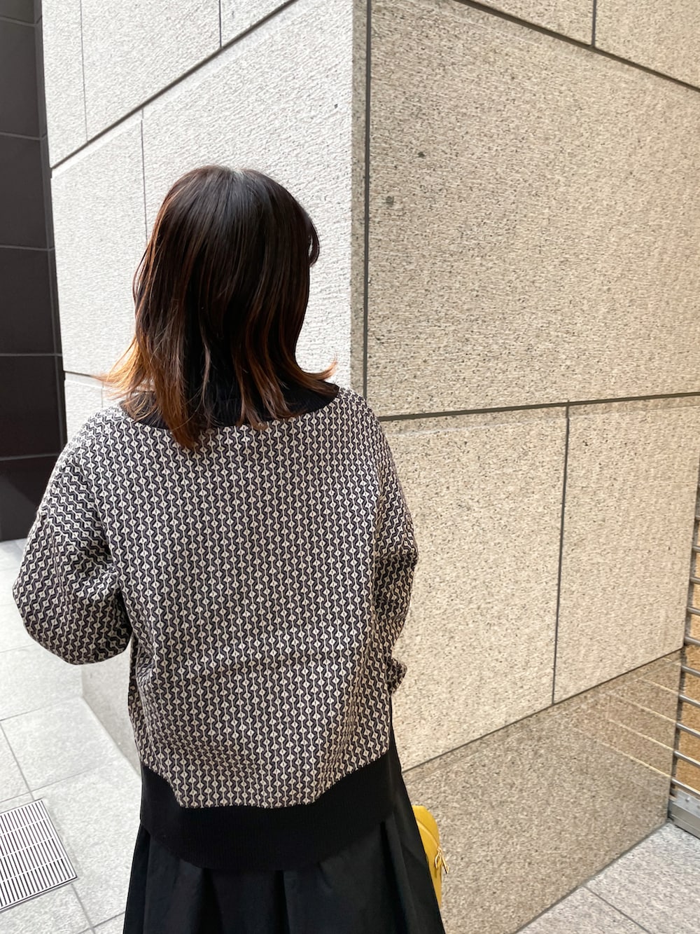「ワンピース、ブーツ、ジャガード、レイヤードスタイル、休日スタイル、プチプラ、休日コーデ、シンプルコーデ、ジャガードカーディガン、未来のWEARISTAプロジェクト」｜「ROPE' PICNICの【芳根京子さん着用アイテム】タートルウエストマークワンピース（ワンピース、ブラック系）」を使った、MAMIさん（レディース・156cm）の冬コーディネートの3枚目の写真
