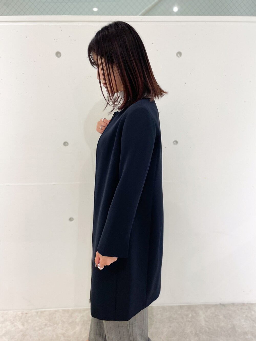 「パンプス、オフィス、タートルネック、プチプラ、お仕事スタイル、オフィススタイル、オフィスカジュアル、お仕事コーデ、お仕事、オフィスコーデ」｜「ROPE' PICNICの【360°ウルトラストレッチ】ワンピース（ノーカラーコート、ブルー系）」を使った、MAMIさん（レディース・156cm）の秋コーディネートの4枚目の写真