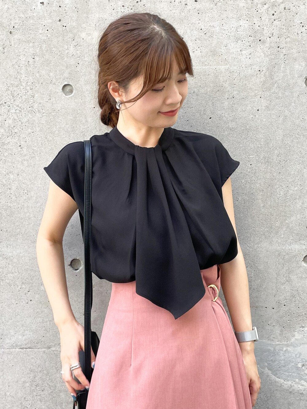 MAMIさんの「【WEB限定カラー:モカ,クリーム】2WAY/ボウタイフレンチスリーブブラウス（ROPE' PICNIC）」を使ったコーディネートの3枚目の写真