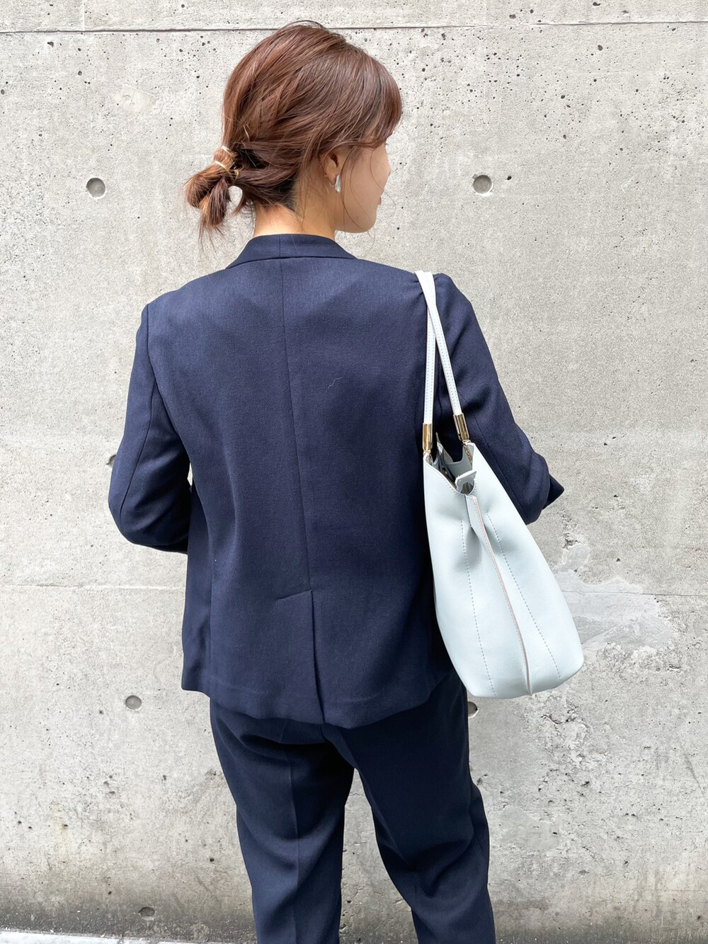 「テーパードパンツ、ジャケット、セットアップ、プチプラ、お仕事スタイル、春夏コーデ、オフィススタイル、お仕事コーデ、お仕事、オフィスコーデ」｜「ROPE' PICNICの2WAY/60シルケット袖タックプルオーバー（Tシャツ/カットソー、ブルー系）」を使った、MAMIさん（レディース・156cm）の春コーディネートの5枚目の写真
