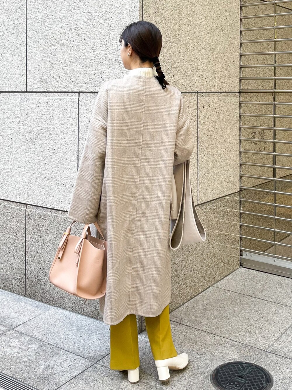 「チェック、ブーツ、カラーパンツ、チェック柄、リバーシブル、休日スタイル、リバーシブルコート、チェック柄コート、プチプラコーデ、チェック柄に恋してる」｜「ROPE' PICNICの【WEB限定カラー:ブラウン】リブ切替プルオーバー（ニット/セーター、ホワイト系）」を使った、MAMIさん（レディース・156cm）の秋コーディネートの2枚目の写真