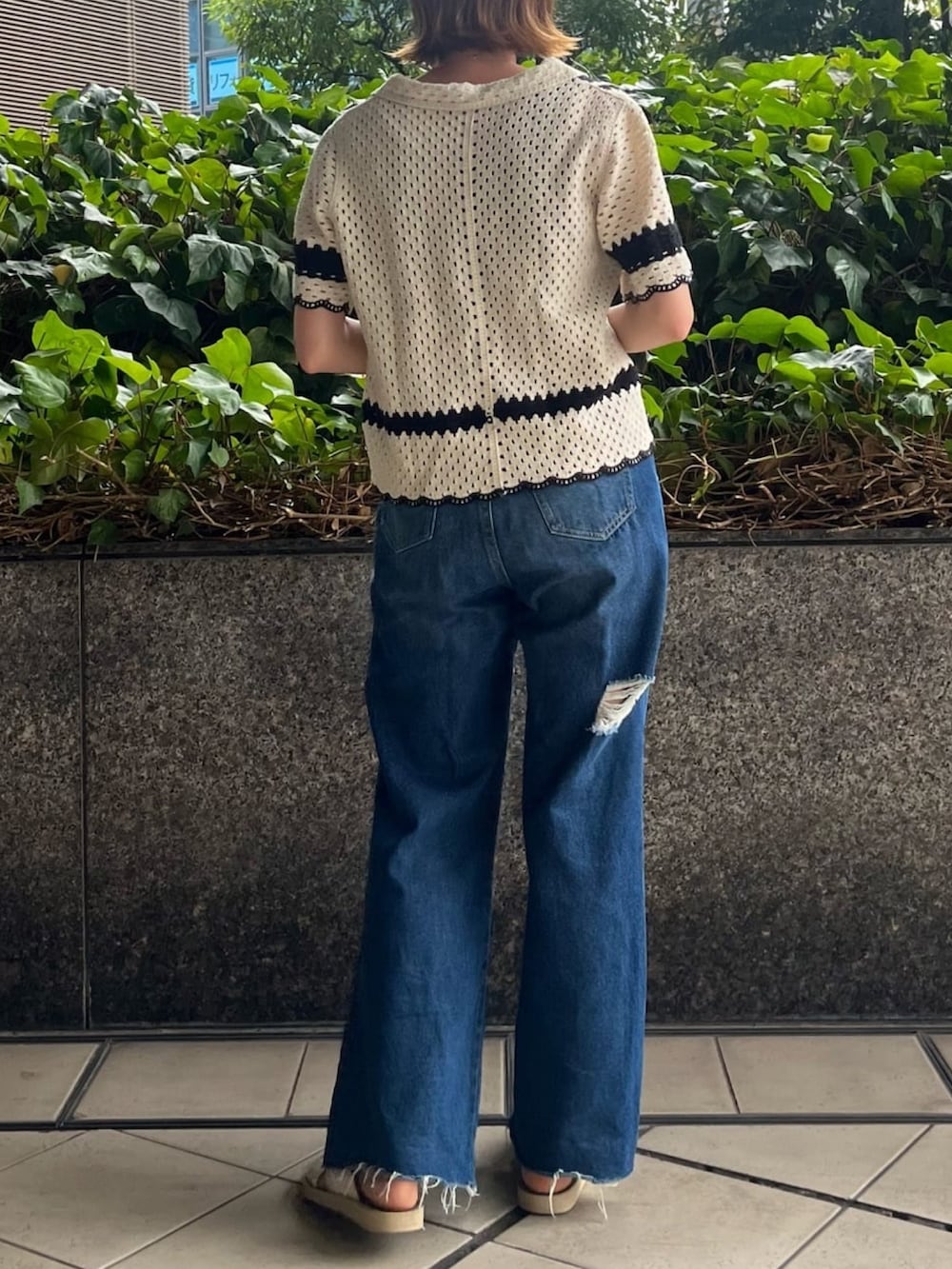 Raycassin_officialさんの「ライン入りクロシェニットシャツ（RAY CASSIN）」を使ったコーディネートの2枚目の写真