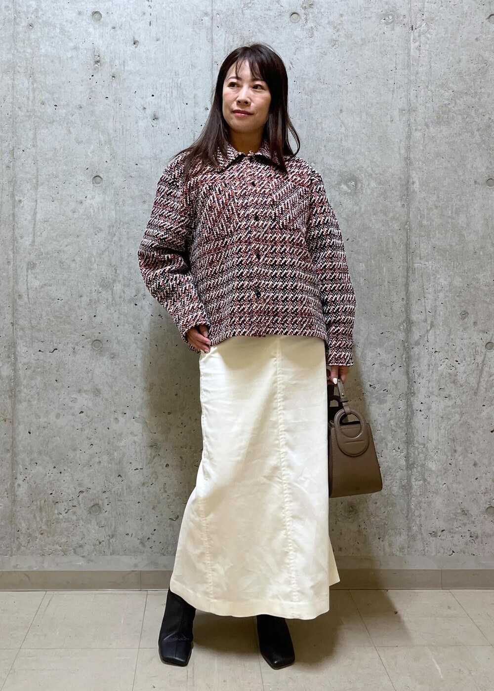 「西宮阪急、153㎝、初冬コーデ、お出かけコーデ、スカートスタイル、ROPÉ、ウェーブ、イエベ秋、混合、低身長、トップス、ニット/セーター、ジャケット/アウター、ブルゾン、スカート」｜「ROPE'のBeatrice boots(ベアトリス ブーツ)（ブーツ、ブラック系）」を使った、HARUさん（レディース・153cm）の秋コーディネートの2枚目の写真
