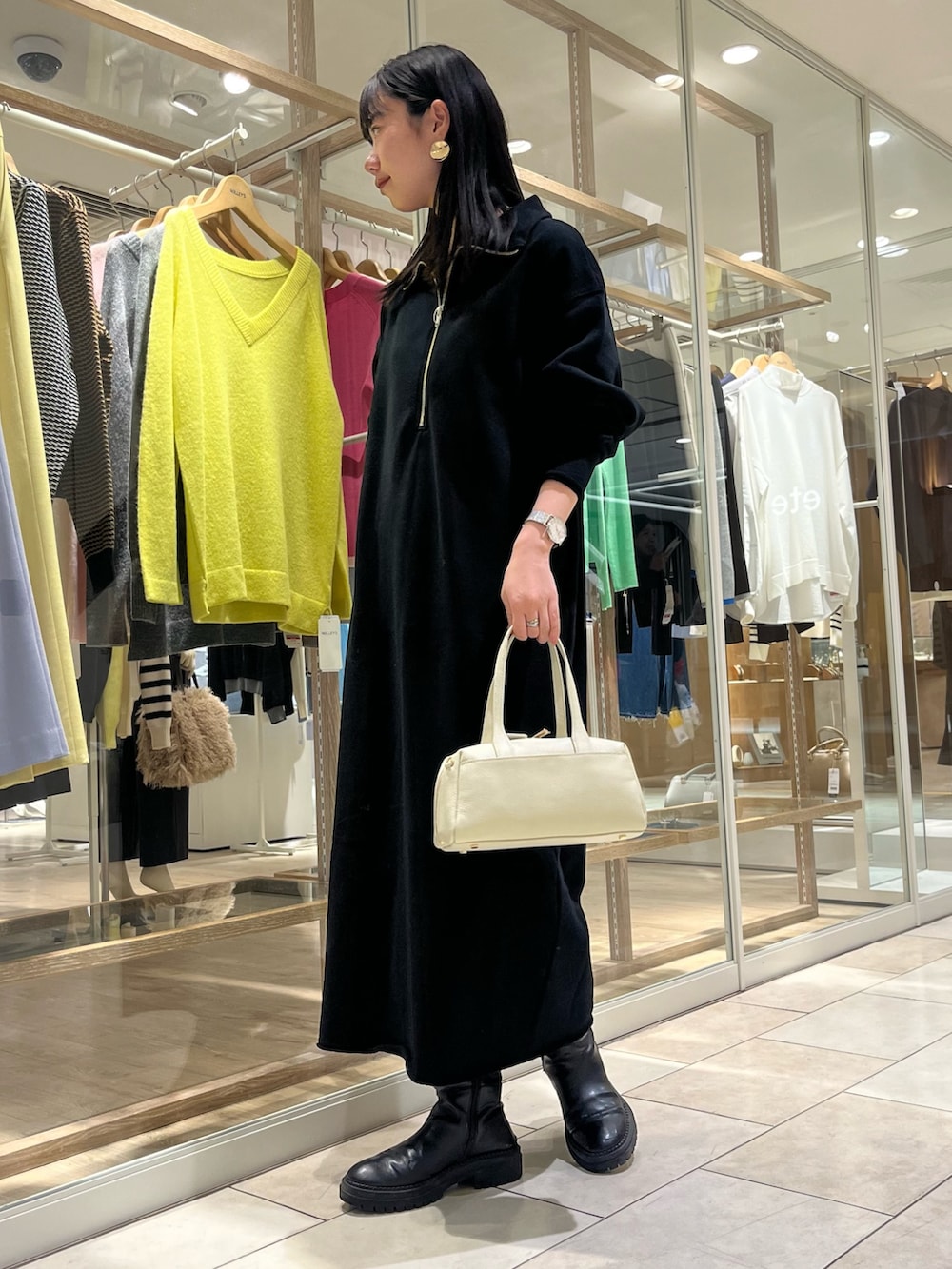 「ハーフジップ、カジュアルスタイル、ゆるコーデ、シンプル、ラクチンコーデ、高身長女子、シンプルスタイル、きれいめカジュアル、カジュアル、カジュアルコーデ、大人カジュアル、オトナカジュアル、ノーリーズ、セカンドノーリーズ、ワンピース」｜「NOLLEY’Sの【grace grace/グラスグラス】ペスカフックロープチェーンネックレス（ネックレス、ゴールド系）」を使った、RINAさん（レディース・169cm）の冬コーディネートの2枚目の写真