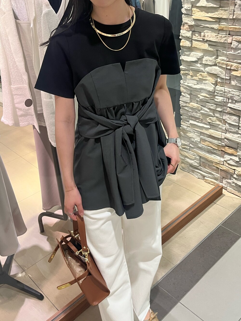 「大人、大人カジュアル、大人コーデ、大人女子、オトナカジュアル、オトナカワイイ、オトナ女子、きれいめカジュアル、キレイめ、きれいめ、キレイめカジュアル、ノーリーズ、ノーリーズソフィー」｜「NOLLEY’Sの【追加】◇【WEB先行販売】ビスチェ風コンビTシャツ（Tシャツ/カットソー、グレー系）」を使った、RINAさん（レディース・169cm）の春コーディネートの6枚目の写真