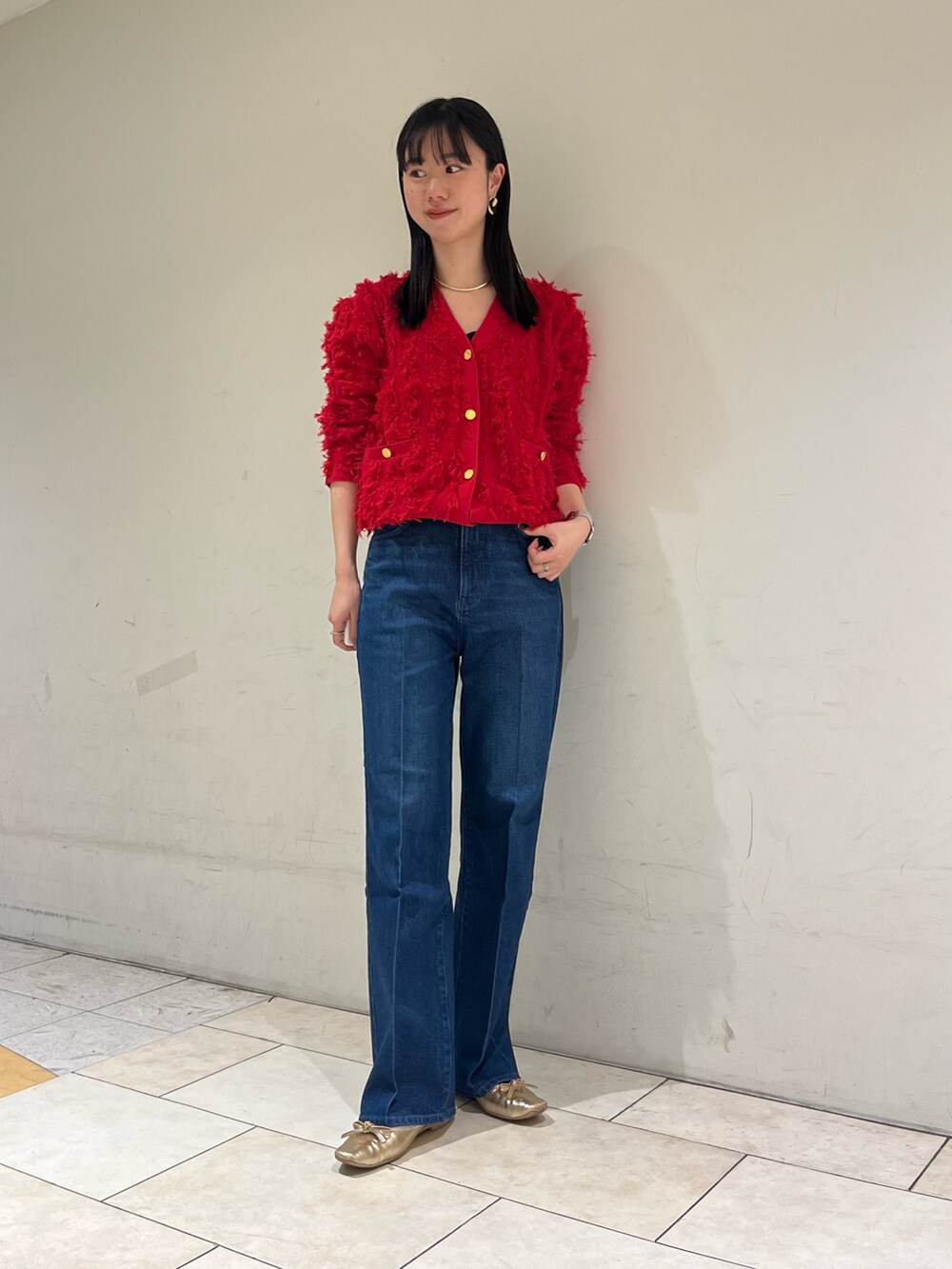 「パンツスタイル、休日スタイル、春服、オトナカジュアル、オトナ女子、きれいめカジュアル、キレイめ、ジャケット、紺ブレ、デニム、デニムパンツ、ノーリーズ、高身長女子、高身長コーデ」｜「NOLLEY’Sのブッチャーダブルジャケット（テーラードジャケット、ブルー系）」を使った、RINAさん（レディース・169cm）の冬コーディネートの8枚目の写真