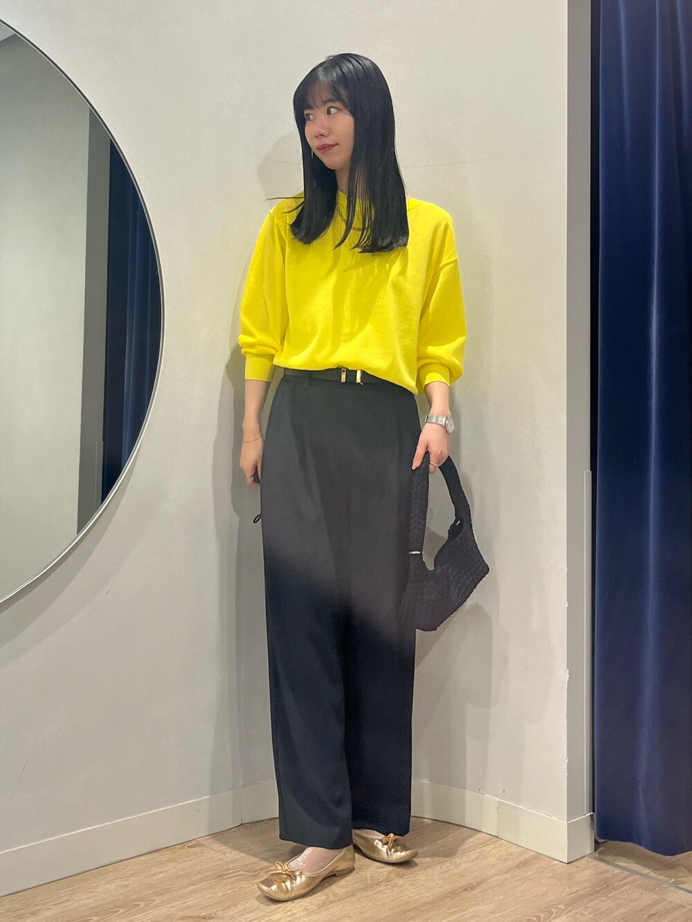 「大人カジュアル、大人コーデ、大人女子、オトナカジュアル、オトナ女子、オトナカワイイ、きれいめカジュアル、ノーリーズソフィー、ノーリーズ、高身長コーデ、高身長女子、イエロー、パンツスタイル、パンツコーデ」｜「NOLLEY’Sのダブルラインカンベルト（ベルト、ブラック系）」を使った、RINAさん（レディース・169cm）の春コーディネートの5枚目の写真