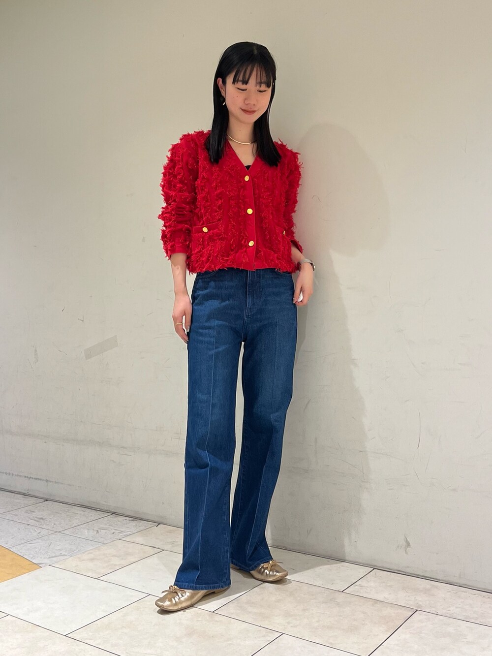 「パンツスタイル、休日スタイル、春服、オトナカジュアル、オトナ女子、きれいめカジュアル、キレイめ、ジャケット、紺ブレ、デニム、デニムパンツ、ノーリーズ、高身長女子、高身長コーデ」｜「NOLLEY’Sのブッチャーダブルジャケット（テーラードジャケット、ブルー系）」を使った、RINAさん（レディース・169cm）の冬コーディネートの7枚目の写真