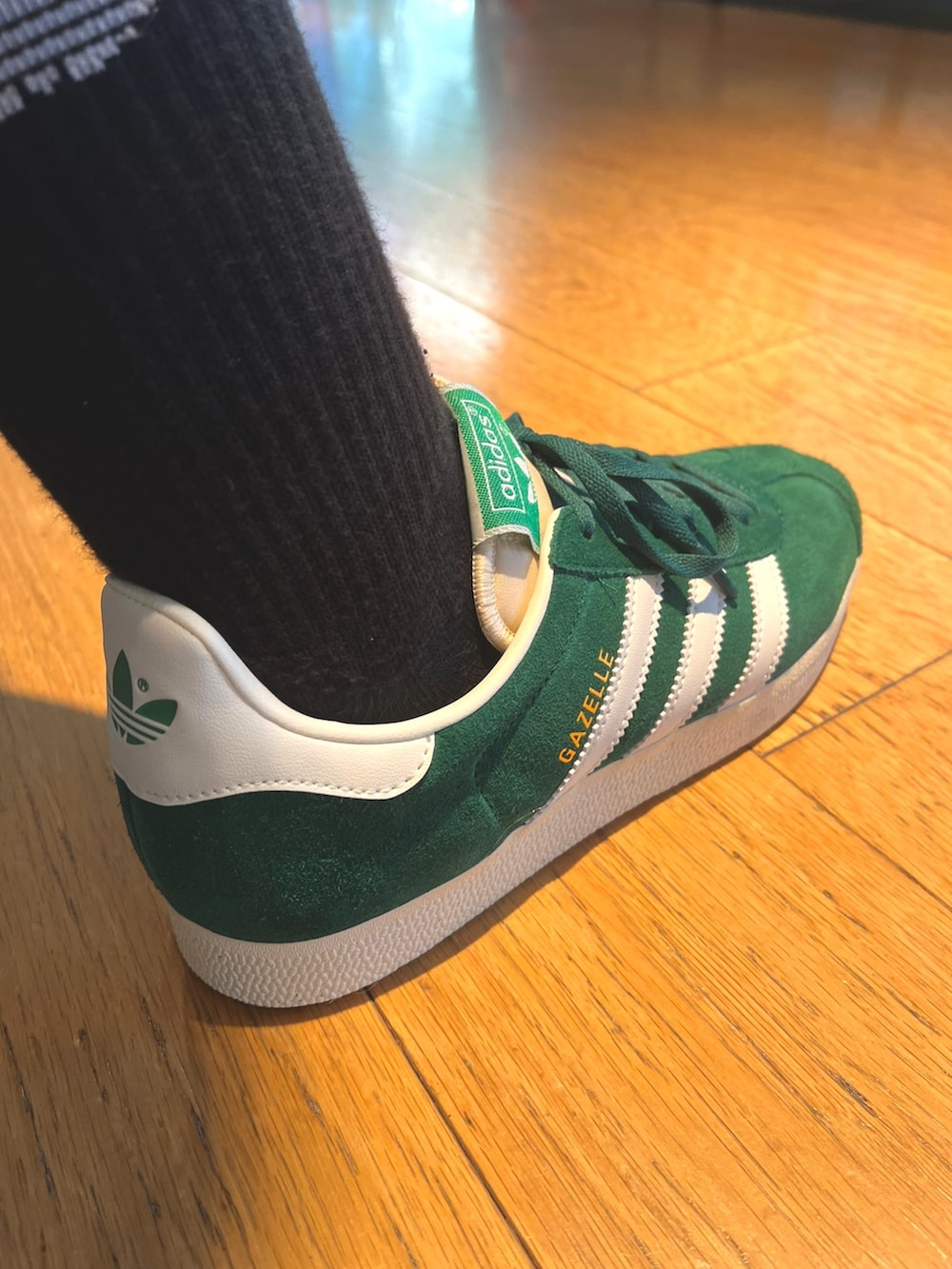 「ワンピース、キャップ、adidas、お出かけコーデ、adidas originals、トラックジャケット、夏コーデ、カラーコーデ、アディダスコーデ、ガゼル」｜「adidasのクッション トレフォイル ミッドカット クルーソックス 3足組  / アディダスオリジナルス adidas Originals（ソックス/靴下、ブラック系）」を使った、KMさん（レディース・164cm）の夏コーディネートの2枚目の写真