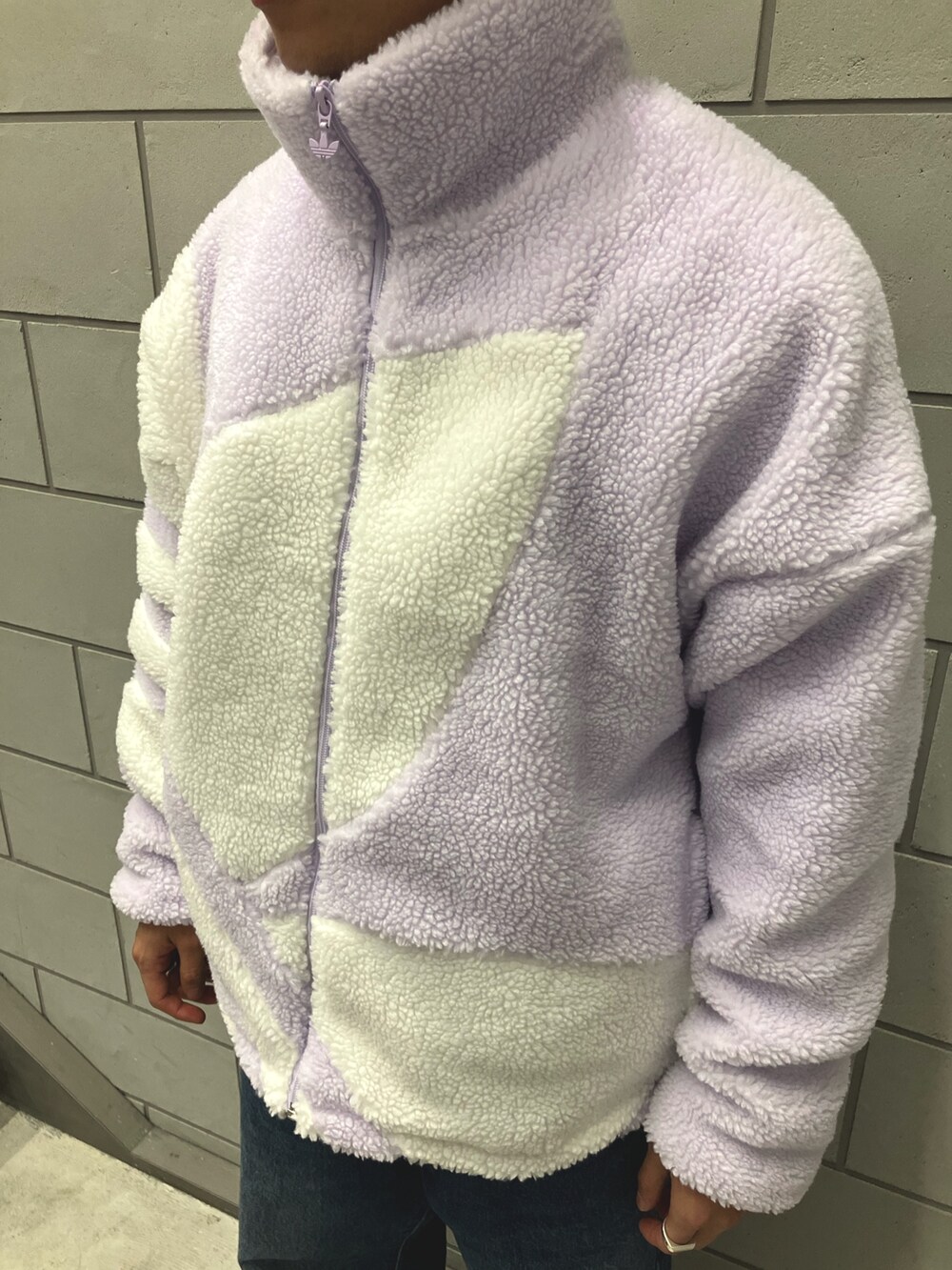 「スニーカー、ジャケット、アウター、adidas、アディダス、ボアジャケット、adidas originals、アディダスオリジナルス、レスポンス」｜「adidasのシェルパ トラックジャケット / アディダスオリジナルス adidas Originals（ブルゾン、パープル系）」を使った、SKさん（メンズ・171cm）の秋コーディネートの3枚目の写真