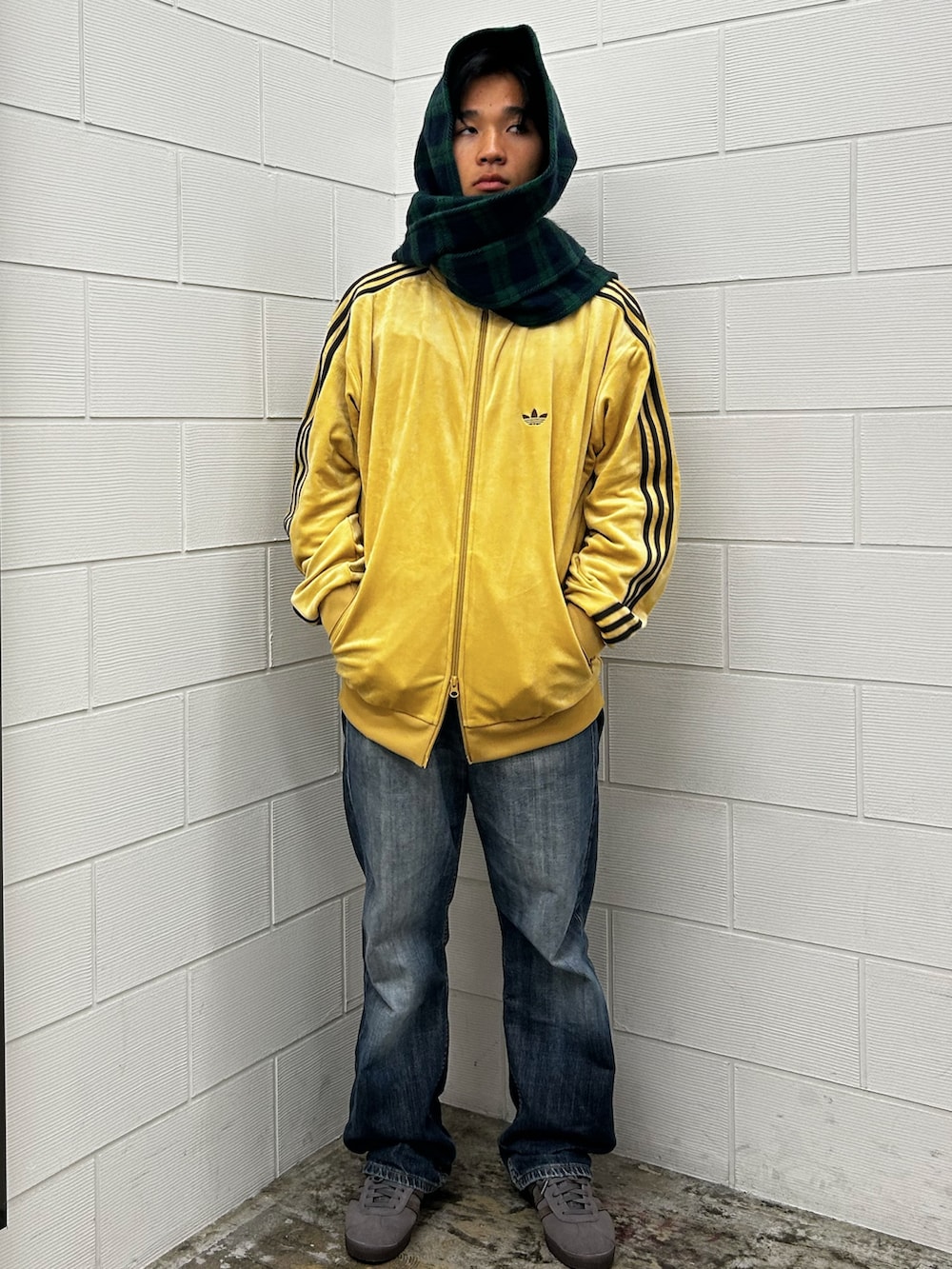 ベロア トラックジャケット、タータンスカーフ、ガゼル / Gazelleの