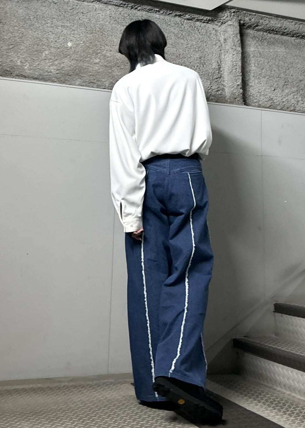 しゅうしゅうさんの「トロミマキシシャツ（JUNRED）」を使ったコーディネートの3枚目の写真