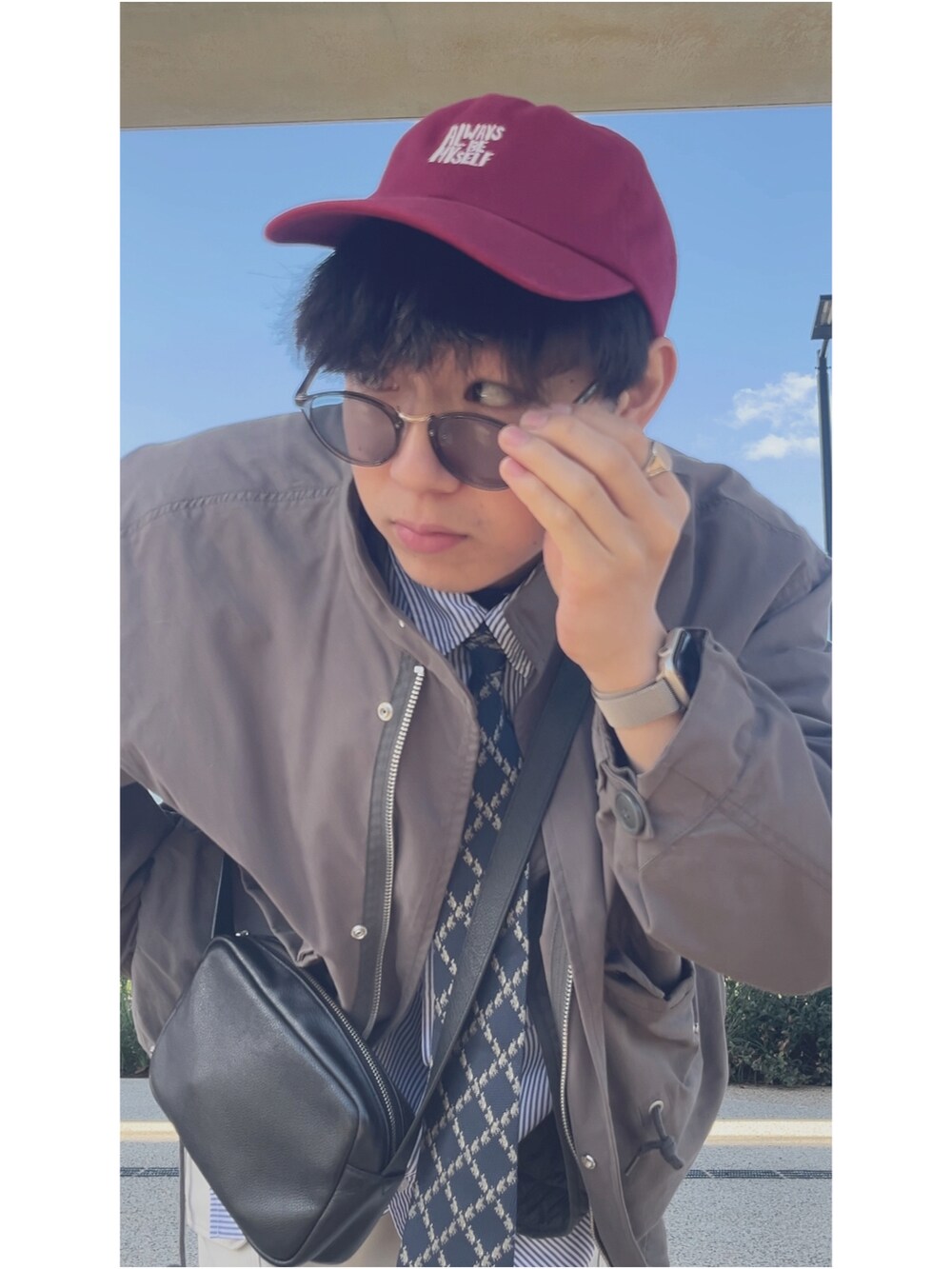 「GUのカーゴワイドパンツ(丈標準70.0～74.0cm)（カーゴパンツ、ベージュ系）」を使った、O c h i さん（メンズ・167cm）の春コーディネートの4枚目の写真