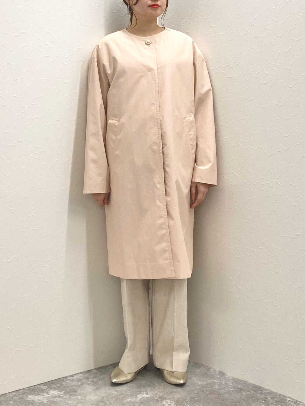 「ノーカラーコート、ワイドパンツ、パンツスタイル、春コート、低身長、ロングパンツ、低身長コーデ、152cm、150cm台コーデ」｜「NOLLEY’Sのノーカラーコート（ノーカラーコート、ピンク系）」を使った、nol murakamiさん（レディース・152cm）の冬コーディネートの3枚目の写真