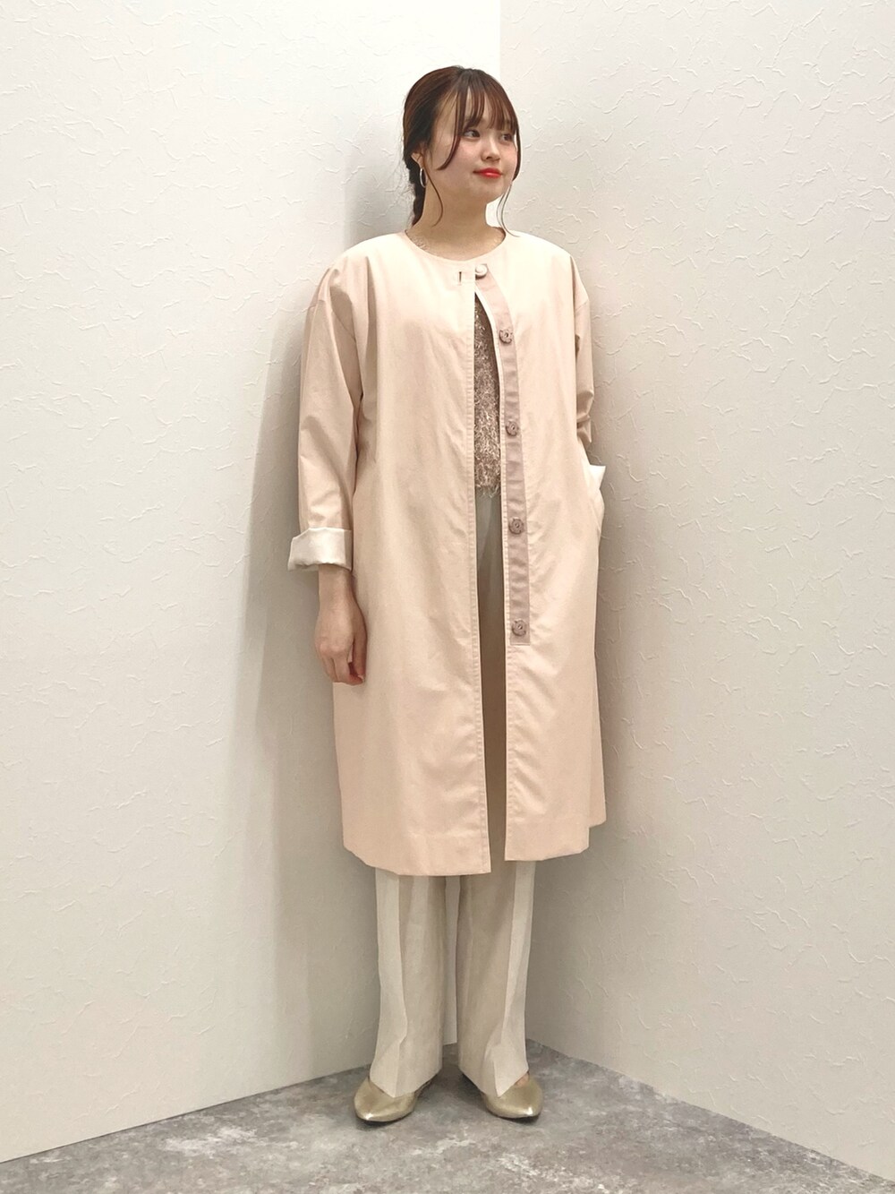 「ノーカラーコート、ワイドパンツ、パンツスタイル、春コート、低身長、ロングパンツ、低身長コーデ、152cm、150cm台コーデ」｜「NOLLEY’Sのノーカラーコート（ノーカラーコート、ピンク系）」を使った、nol murakamiさん（レディース・152cm）の冬コーディネートの8枚目の写真
