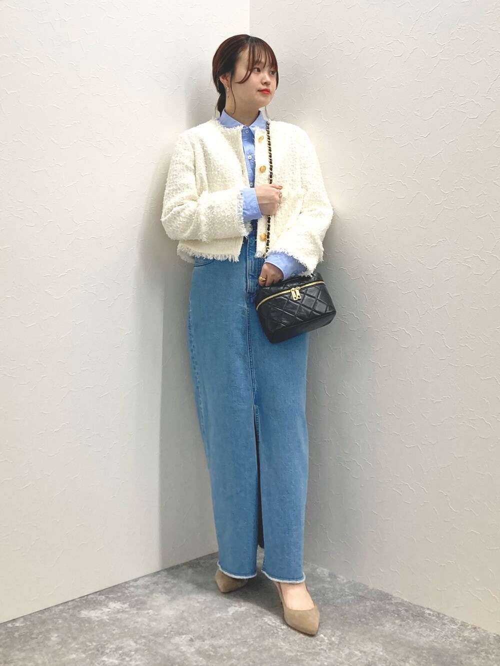 「低身長、低身長コーデ、152cm、150cm台コーデ、デニムスカート、ツイードジャケット、シャツ、スカートスタイル」｜「NOLLEY’SのBISHU JAPAN フラッグリボンツイードジャケット（ノーカラージャケット、ホワイト系）」を使った、nol murakamiさん（レディース・152cm）の冬コーディネートの8枚目の写真
