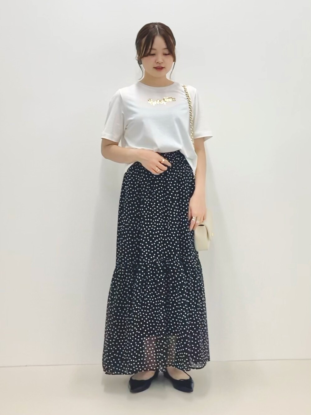 「低身長、低身長コーデ、152cm、半袖Tシャツ、ドット、フラットシューズ、ポインテッドトゥ、ティアードスカート、夏コーデ、シフォンスカート」|「NOLLEY’S Sophiの箔プリントショート丈Tシャツ(Tシャツ/カットソー、ホワイト系)」を使った、nol murakamiさん(レディース・152cm)の夏コーディネートの8枚目の写真