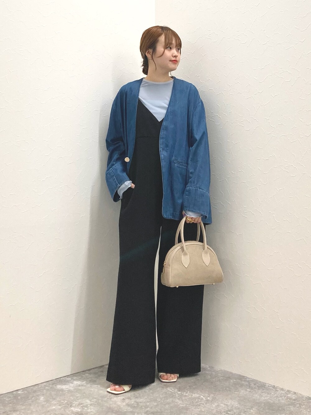 「Rie Millerの【RM denim】刺繍入りジャケット風デニムシャツ（シャツ/ブラウス、ブルー系）」を使った、nol murakamiさん（レディース・152cm）の春コーディネートの6枚目の写真