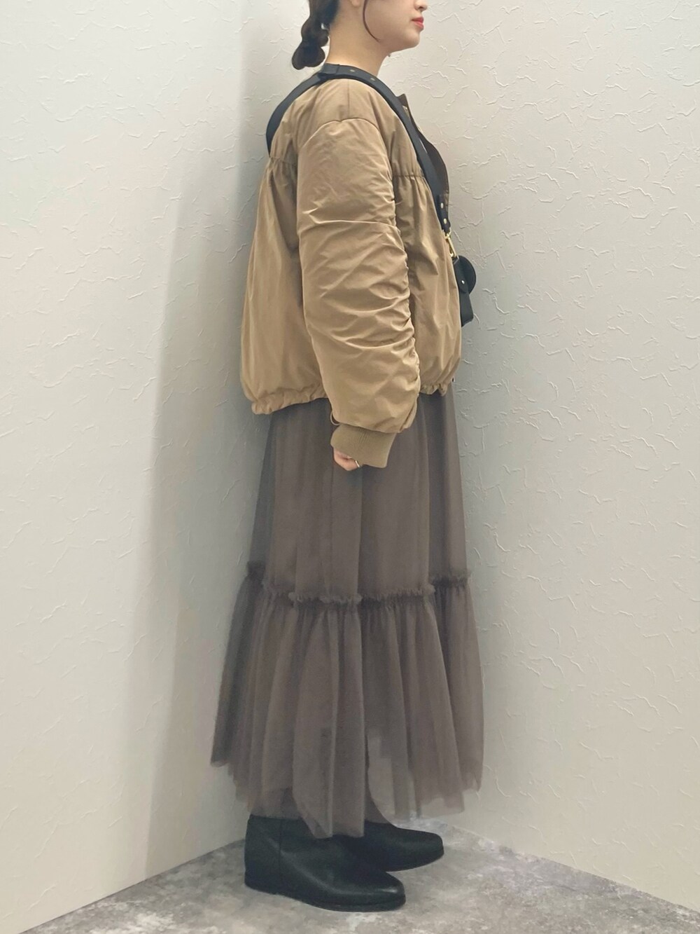 「低身長、低身長コーデ、152cm、ブルゾン、ダウンブルゾン、ギャザーブルゾン、スカートスタイル、チュールスカート、ロングスカート、ロングブーツ」｜「NOLLEY’Sの◇【WEB限定】ノーカラーダウンブルゾン（ダウンジャケット/コート、ベージュ系）」を使った、nol murakamiさん（レディース・152cm）の秋コーディネートの3枚目の写真