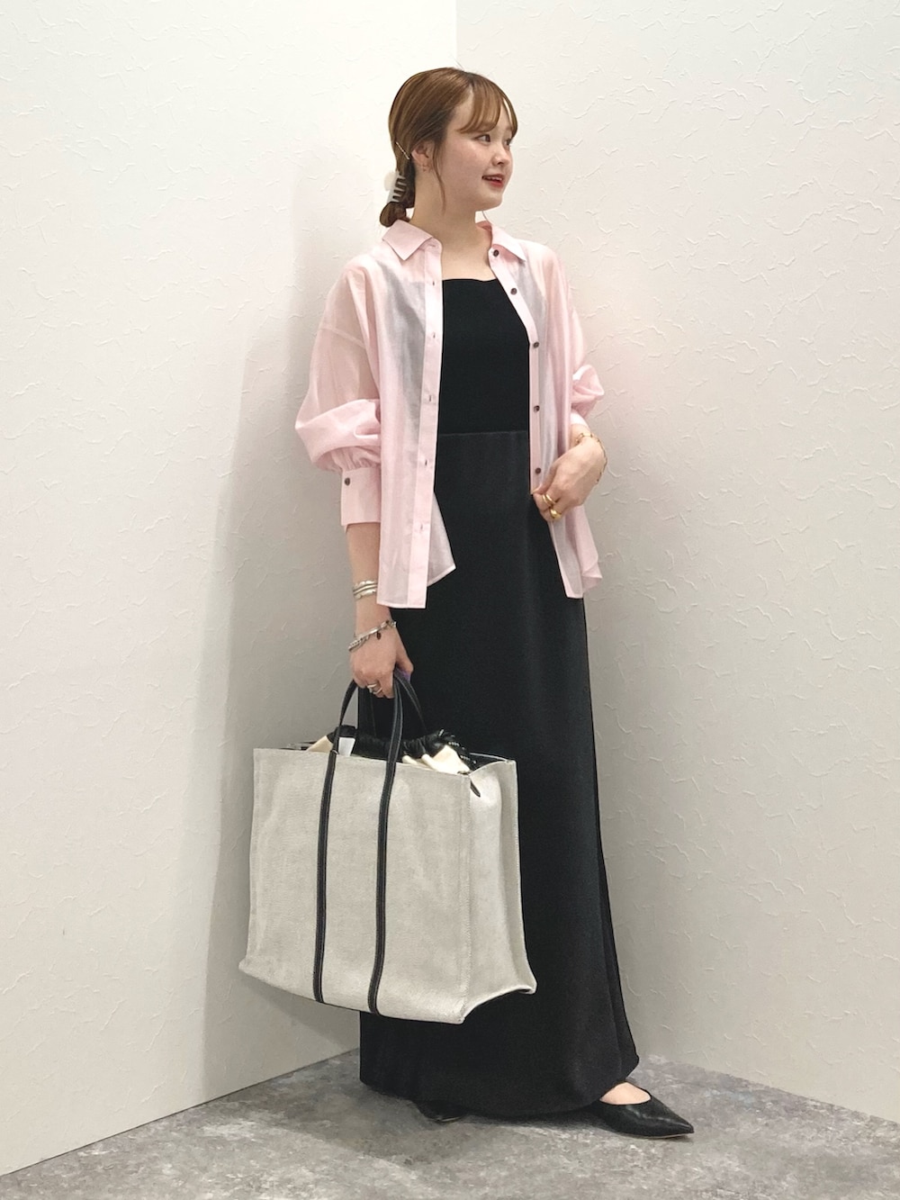 「NOLLEY’Sの◇【WEB限定】デザインサテンバイアスタイトスカート（スカート、ブラック系）」を使った、nol murakamiさん（レディース・152cm）の夏コーディネートの6枚目の写真