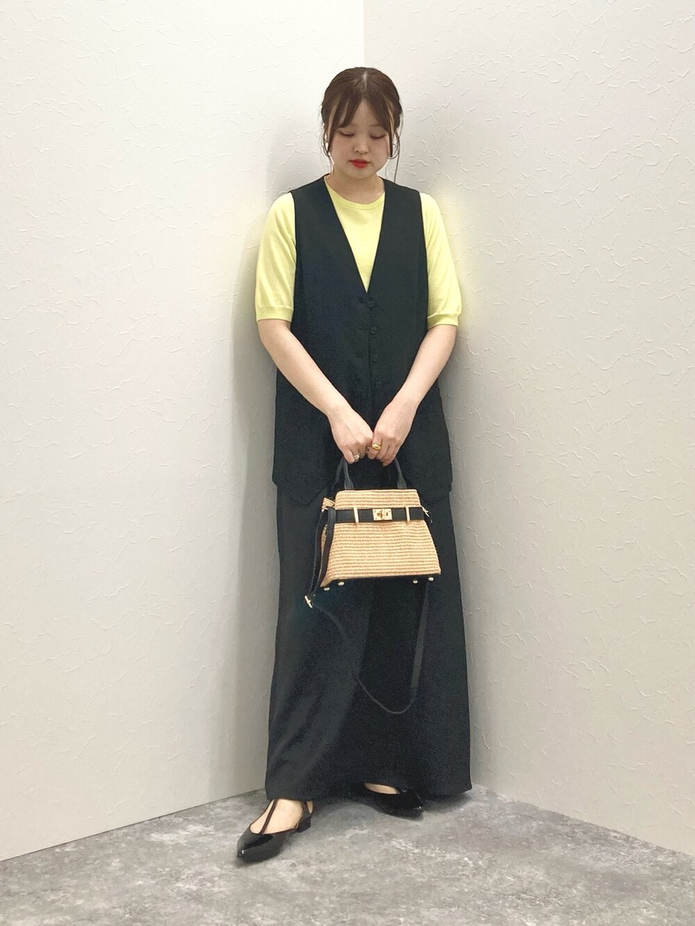 「ジレ、低身長、半袖ニット、キャミワンピ、低身長コーデ、五分袖、152cm、サテンキャミワンピ、150cm台コーデ」｜「NOLLEY’Sの《手洗い可能》愛され 高機能コットン半袖プルオーバーニット（ニット/セーター、イエロー系）」を使った、nol murakamiさん（レディース・152cm）の春コーディネートの6枚目の写真