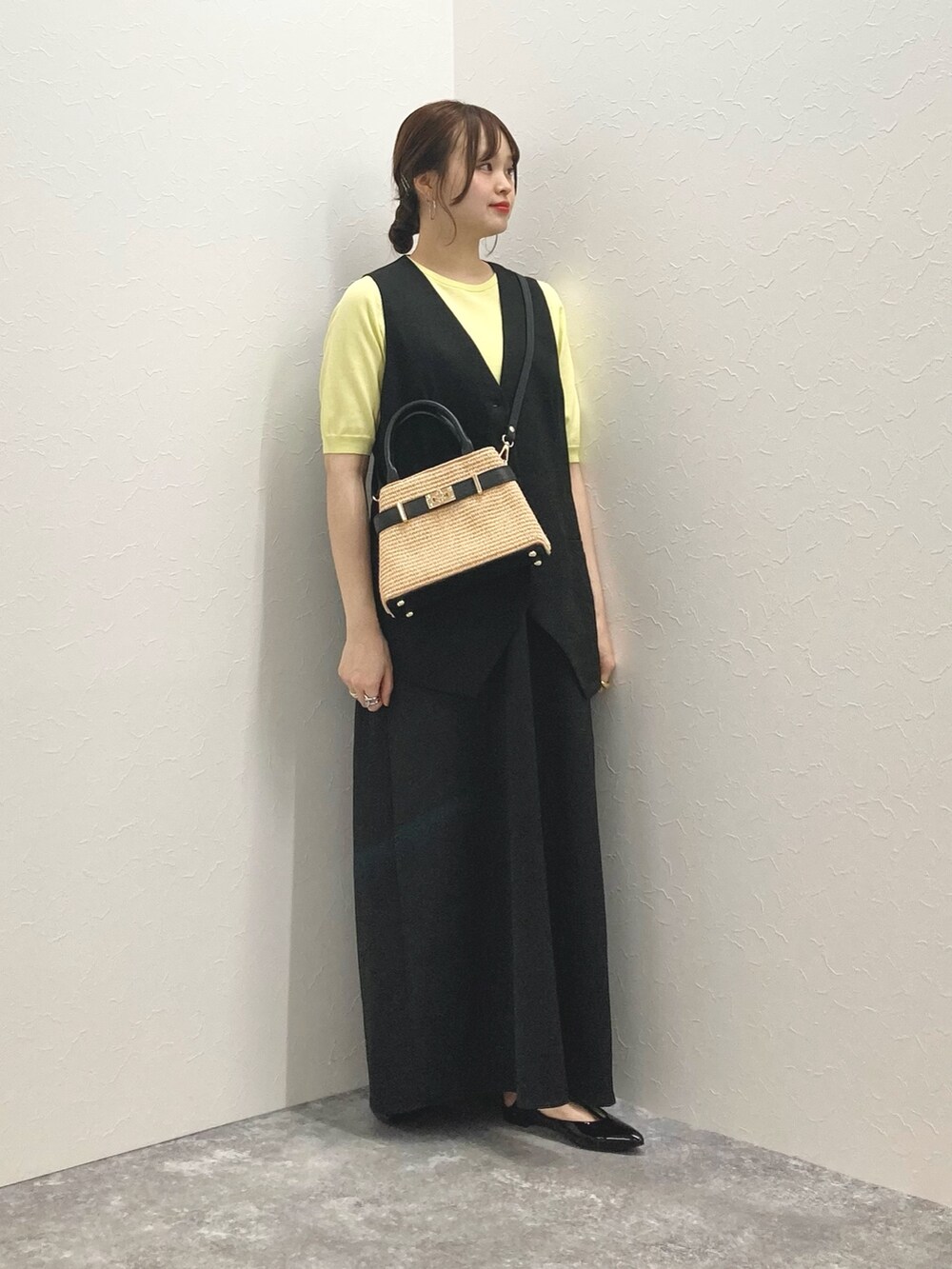 「ジレ、低身長、半袖ニット、キャミワンピ、低身長コーデ、五分袖、152cm、サテンキャミワンピ、150cm台コーデ」｜「NOLLEY’Sの《手洗い可能》愛され 高機能コットン半袖プルオーバーニット（ニット/セーター、イエロー系）」を使った、nol murakamiさん（レディース・152cm）の春コーディネートの7枚目の写真