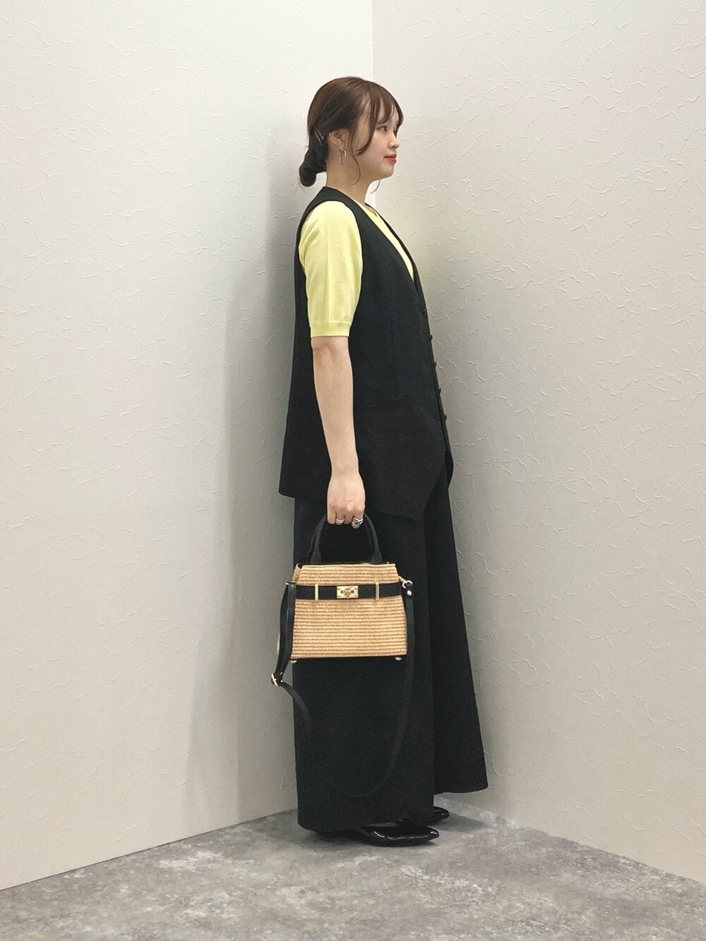 「ジレ、低身長、半袖ニット、キャミワンピ、低身長コーデ、五分袖、152cm、サテンキャミワンピ、150cm台コーデ」｜「NOLLEY’Sの《手洗い可能》愛され 高機能コットン半袖プルオーバーニット（ニット/セーター、イエロー系）」を使った、nol murakamiさん（レディース・152cm）の春コーディネートの5枚目の写真