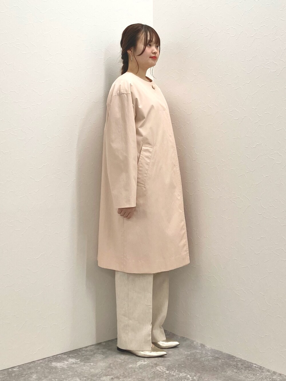 「ノーカラーコート、ワイドパンツ、パンツスタイル、春コート、低身長、ロングパンツ、低身長コーデ、152cm、150cm台コーデ」｜「NOLLEY’Sのノーカラーコート（ノーカラーコート、ピンク系）」を使った、nol murakamiさん（レディース・152cm）の冬コーディネートの6枚目の写真