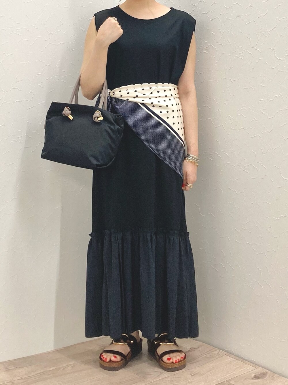 「低身長、低身長コーデ、152cm、ワンピース、スカーフ、ティアードスカート、ノースリーブ、マキシ丈ワンピース、カットソーワンピース、フレンチスリーブ」｜「Rie Millerの裾切替ノースリーブワンピース（ワンピース、ブラック系）」を使った、nol murakamiさん（レディース・152cm）の夏コーディネートの2枚目の写真