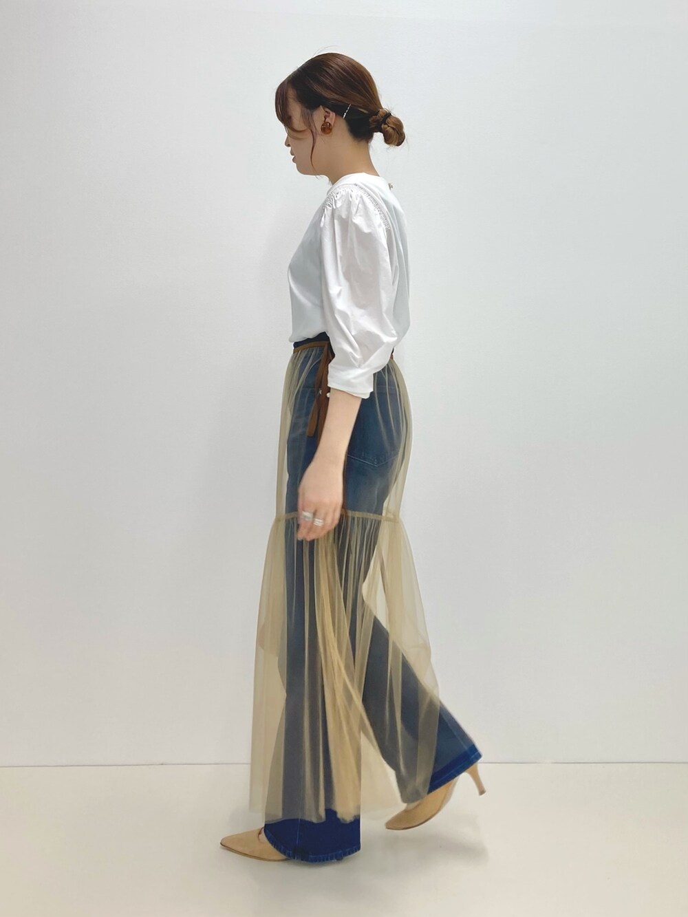 「低身長、低身長コーデ、152cm、デニム、Tシャツ、レイヤードスタイル、チュールスカート、大人カジュアル、パンツスタイル、異素材トップス」｜「NOLLEY’Sの袖布帛プルオーバーカットソー（Tシャツ/カットソー、ホワイト系）」を使った、nol murakamiさん（レディース・152cm）の夏コーディネートの4枚目の写真